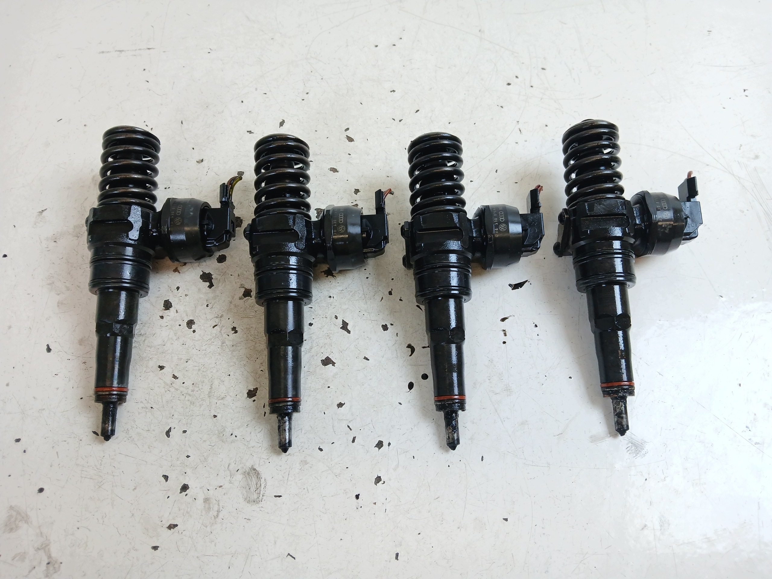 VW PASSAT B5 LIFT OCTAVIA e 1.9 TDI iniettore 038130073AJ