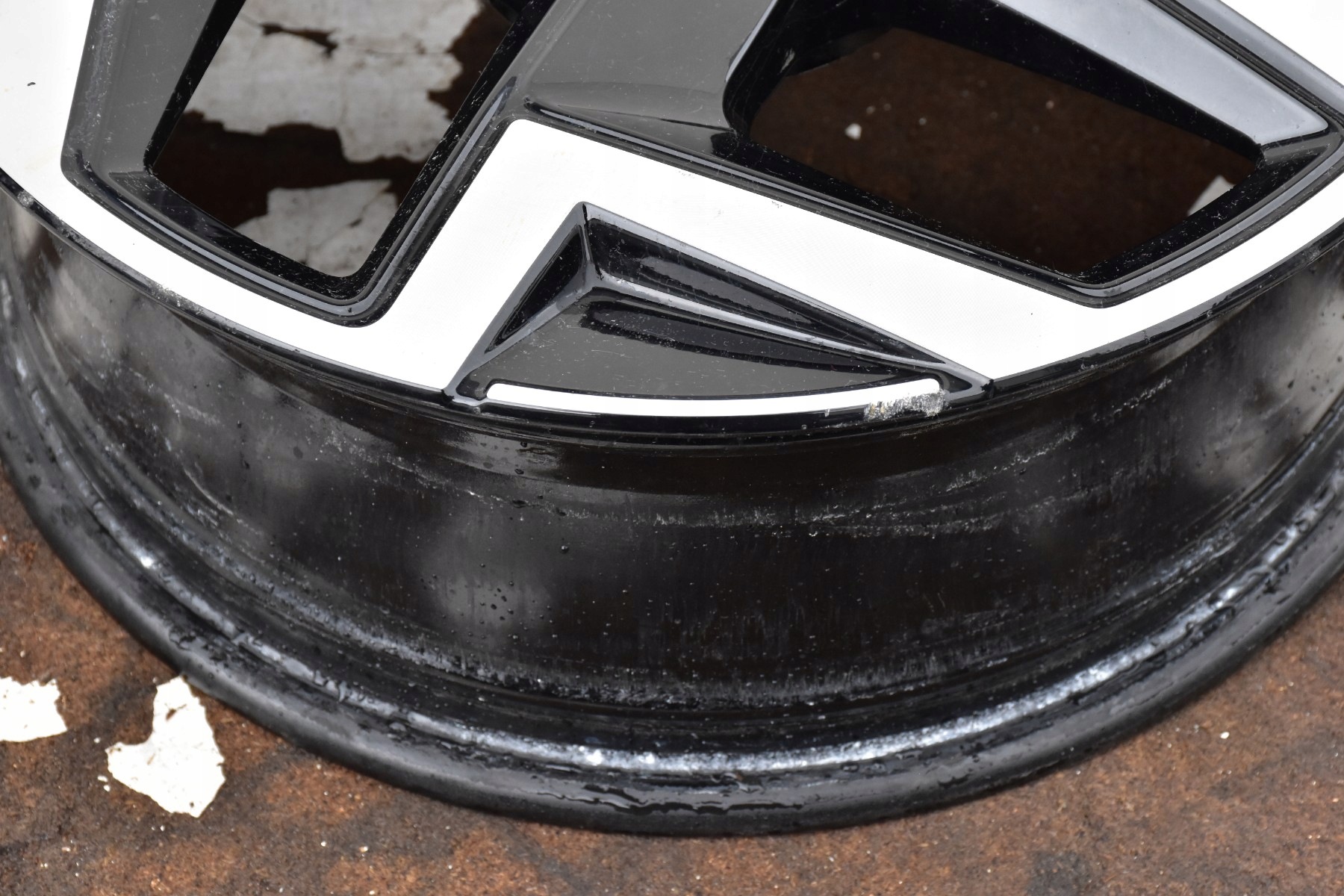 disk hliníkový VOLKSWAGEN 6,5" x 17" 5x100 ET39 2GM601025AK