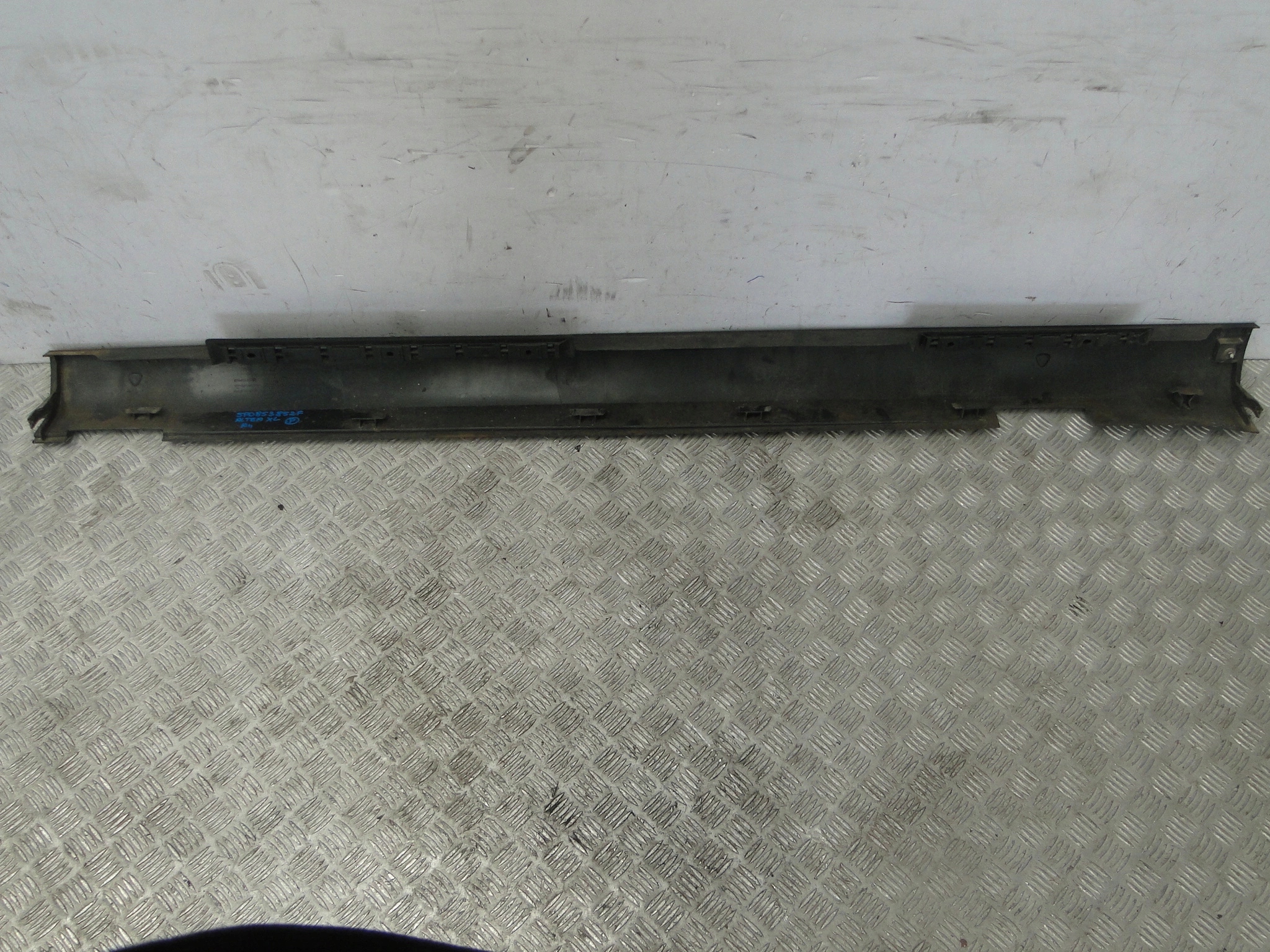 PRAWA NAKŁADKA LISTWA PROGU PRÓG SEAT ALTEA XL 5P8 5P0853852F Producent części SEAT OE