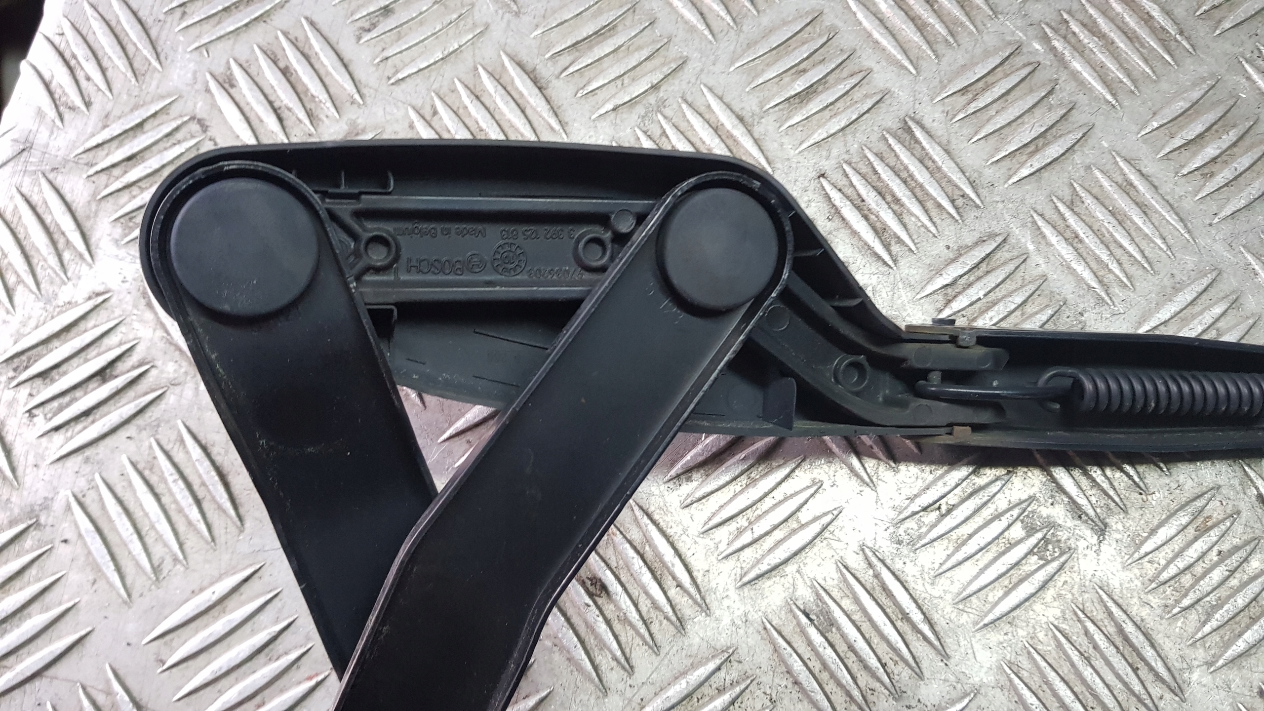 MERCEDES W204 wiper arm right A2048201544