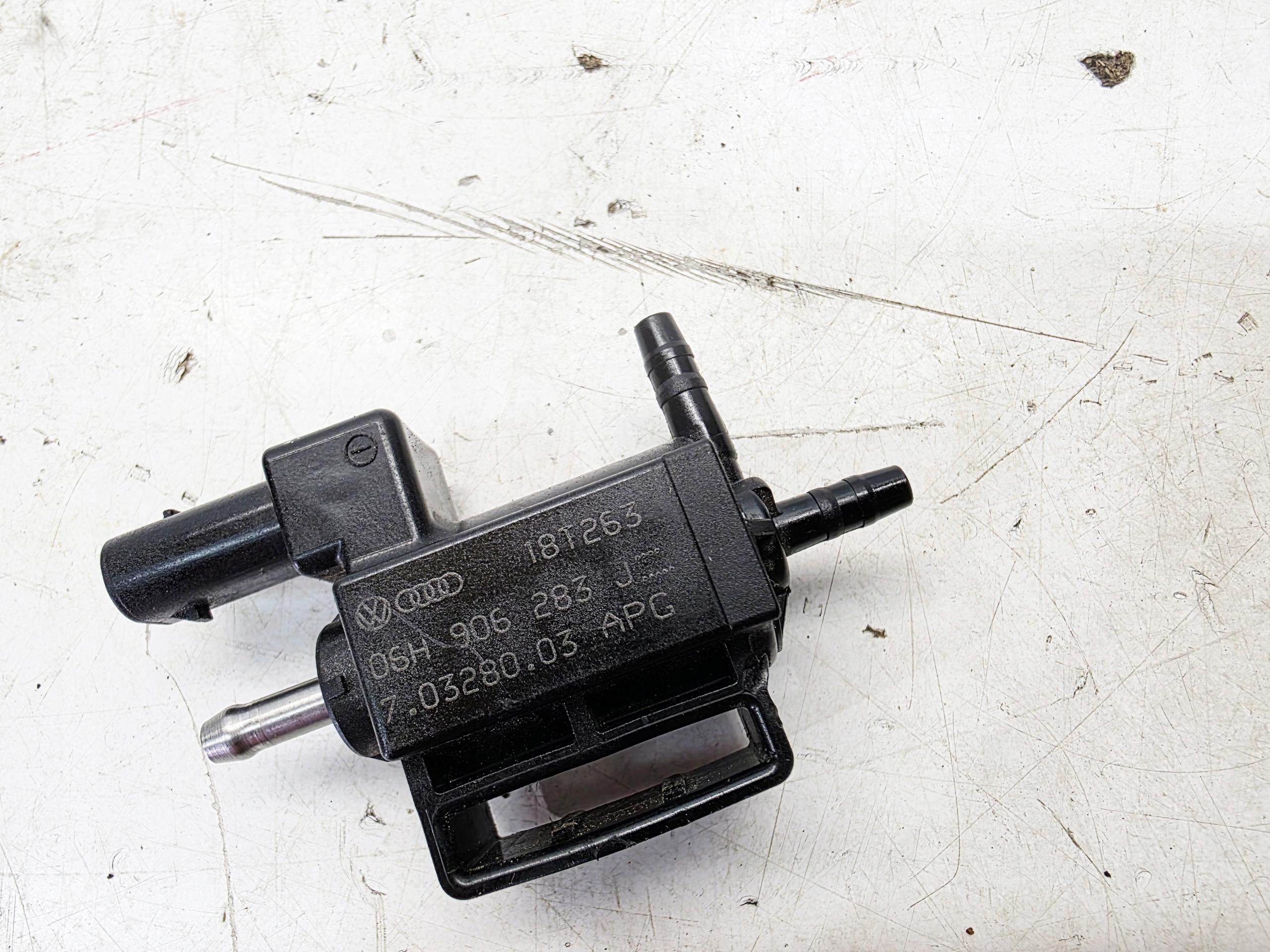 valve electromagnetic vacual AUDI A4 B9 A5 Q5 FY 06H906283J