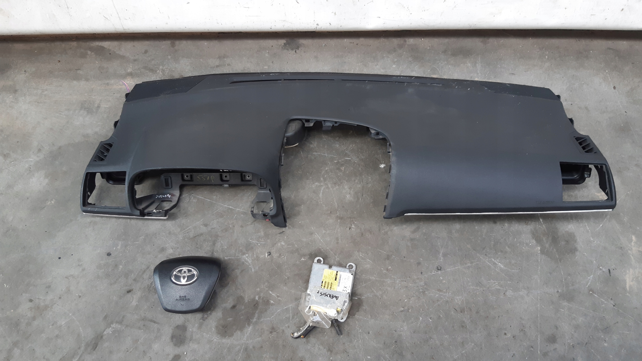 panneau d'instruments console airbag sensor kpl Toyota Avensis T27
