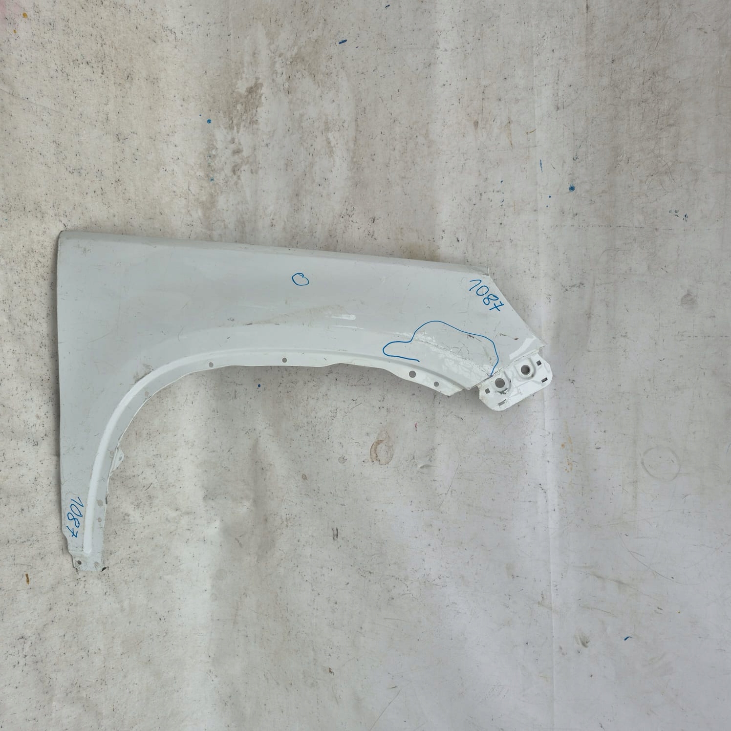 VW TIGUAN and 1 07-16 fender front front right