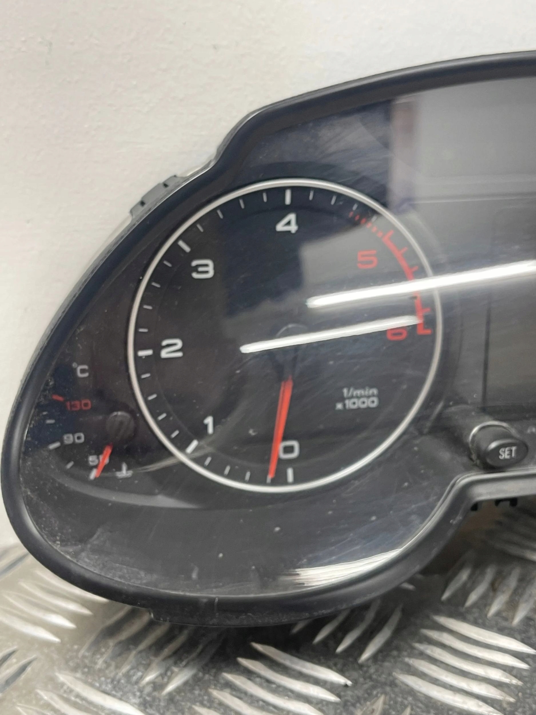 Audi Q5 SQ5 2011 спидометр /
