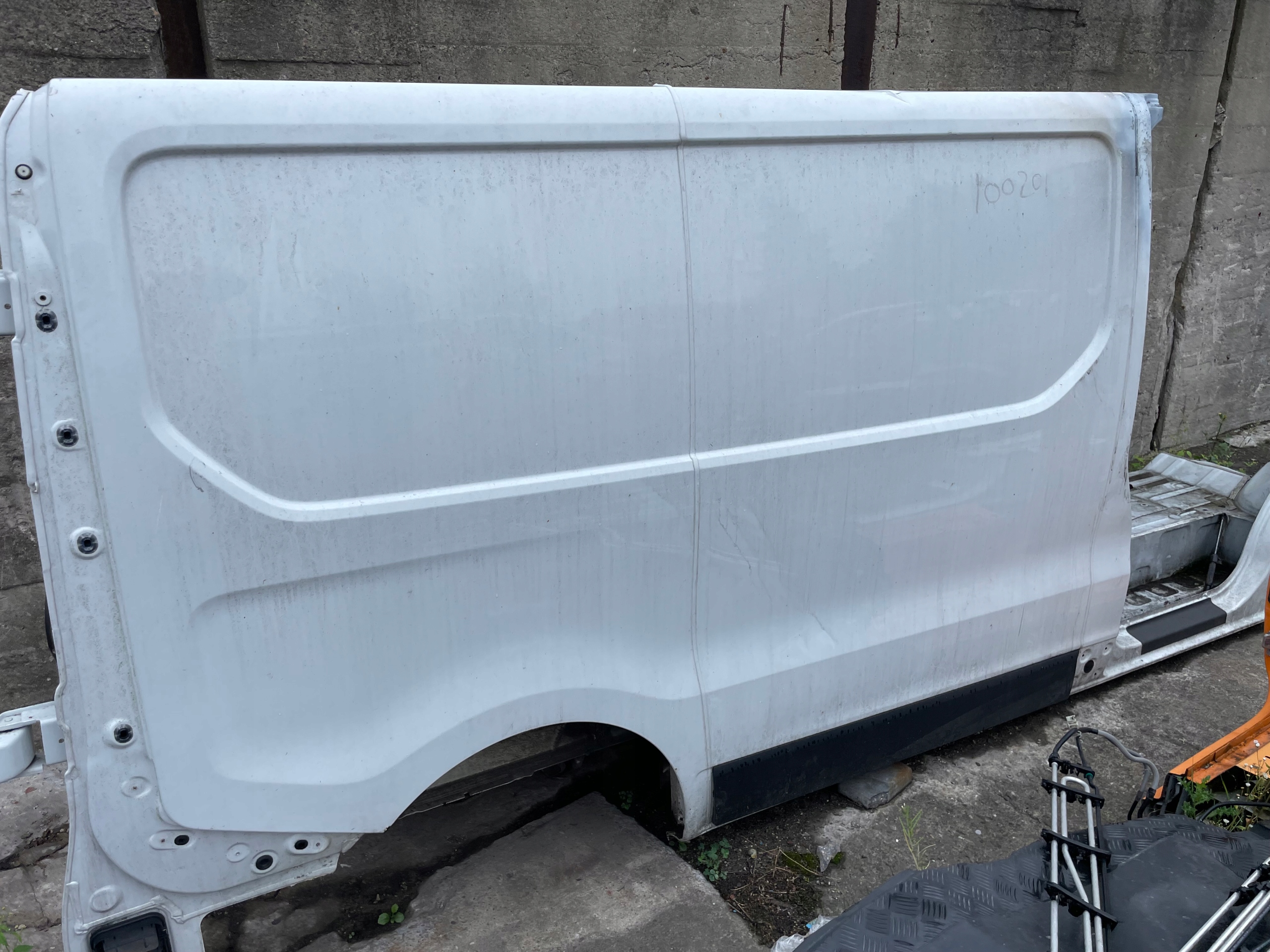 BŁOTNIK TYŁ BOK TRAFIC III