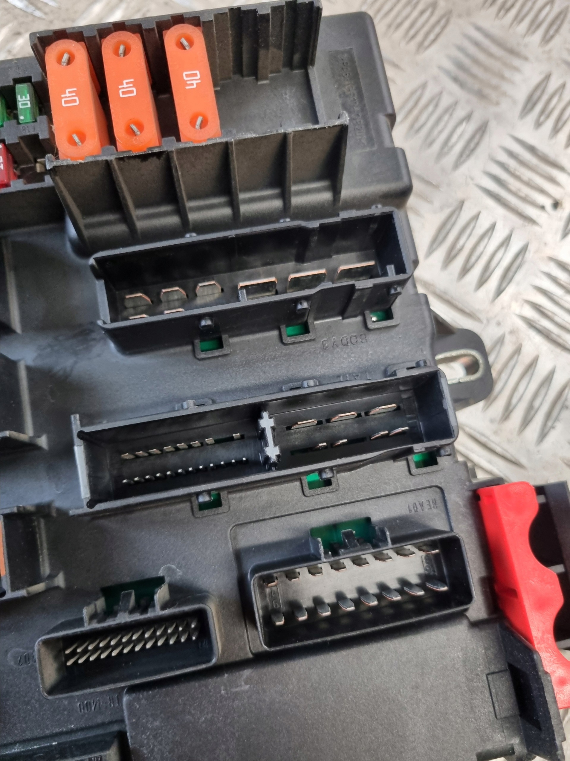 fuse box OPEL VECTRA C 1.8B