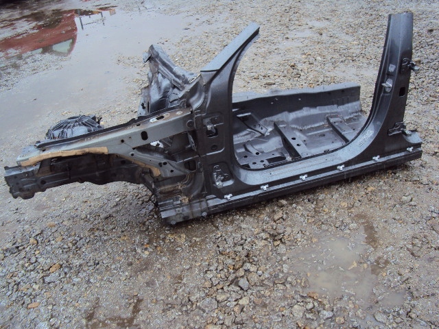 ĆWIARTKA PODŁUŻNICA LEWA MERCEDES C-KLASA W205 Numer katalogowy części MERCEDES C KLASA W205 ĆWIARTKA PRZÓD PRZEDNIA LEWA PRAWA