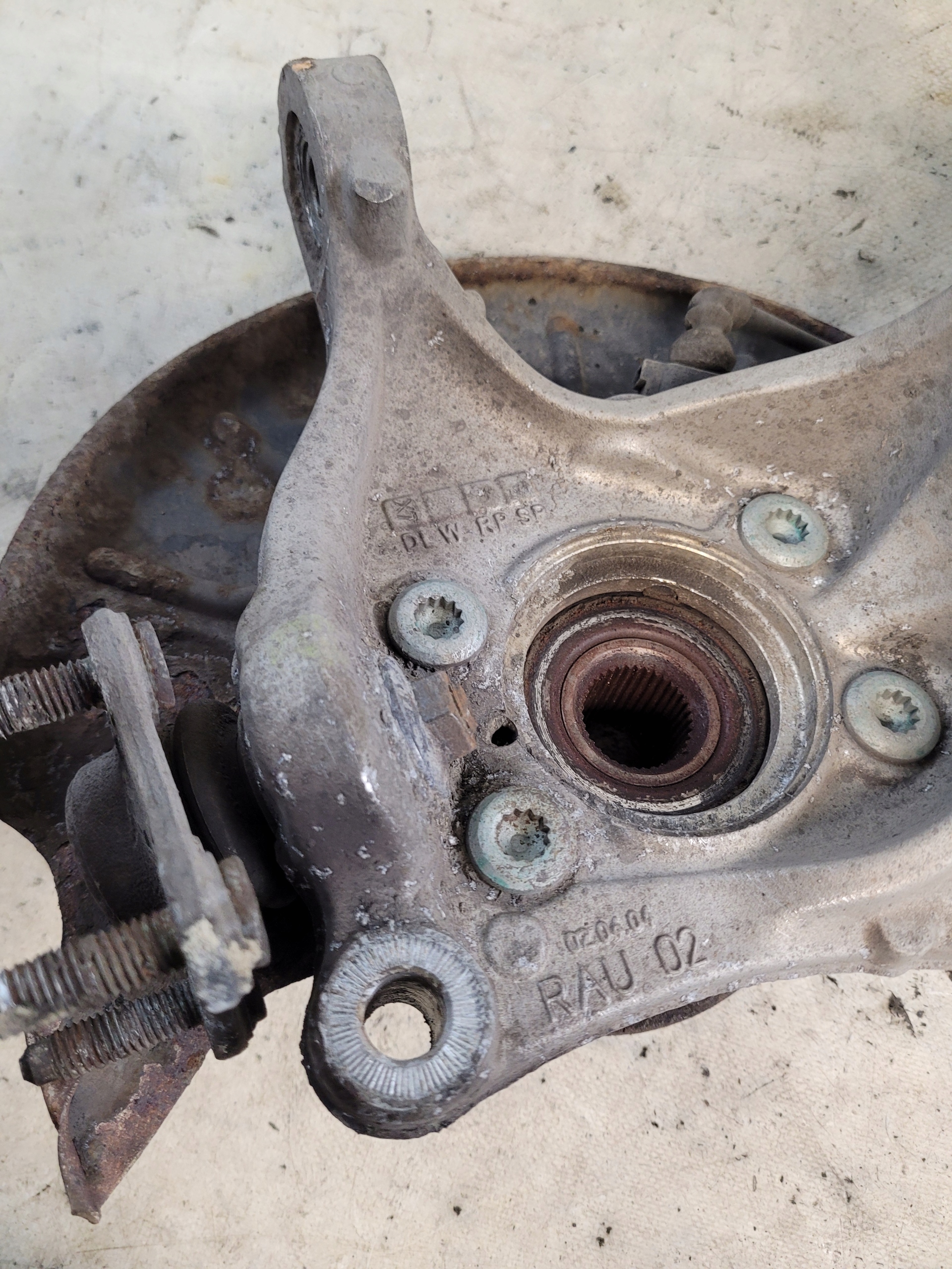 McPherson left front swing of the pivot VW PASSAT B6 2.0TSI