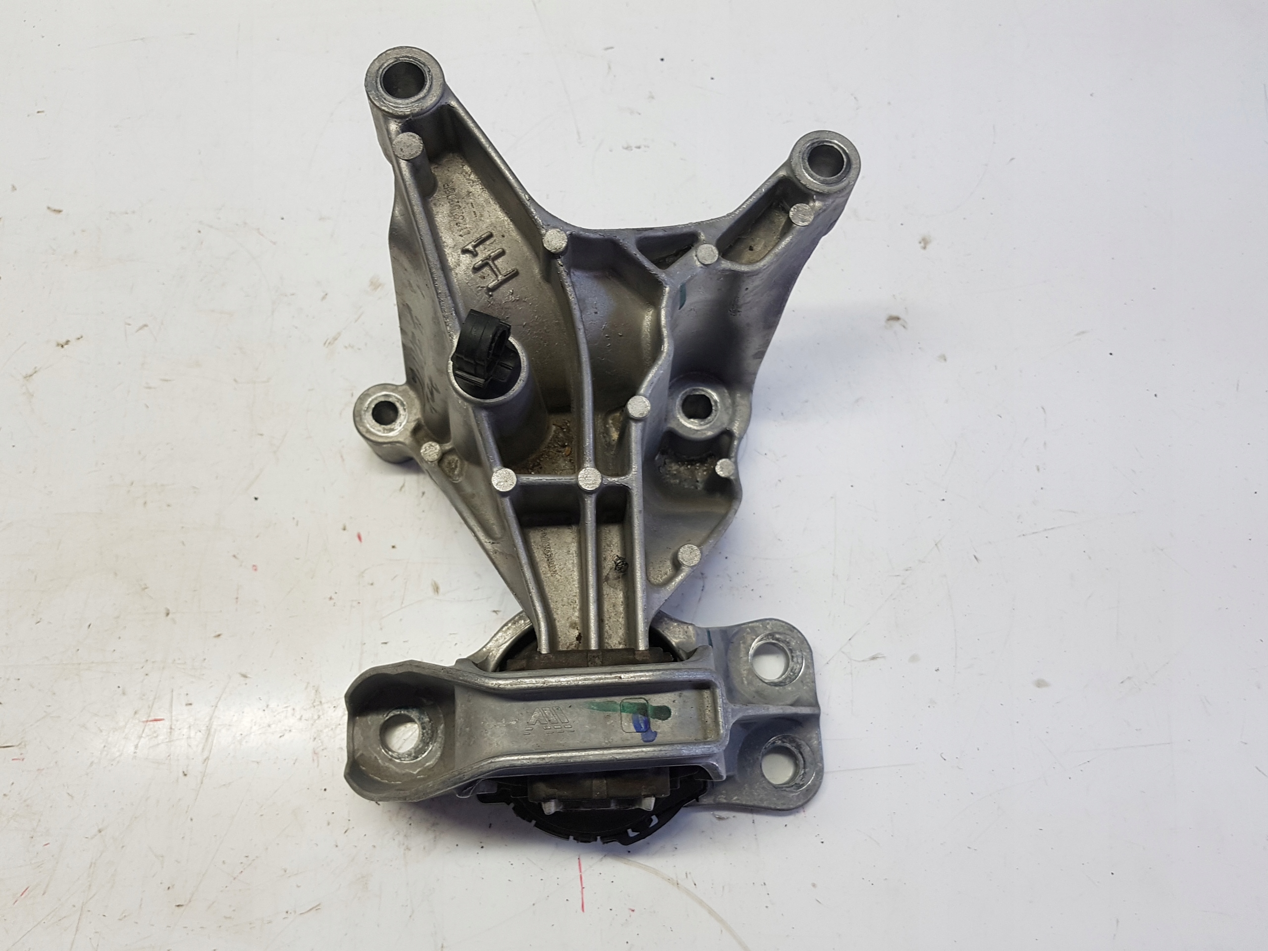 NISSAN JUKE 2 F16 0.9E holder engine mount
