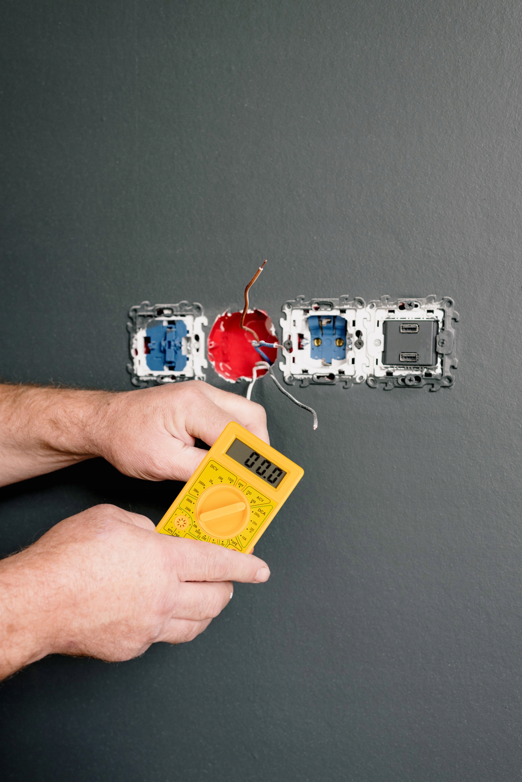 MULTIMETR MIERNIK CYFROWY UNIWERSALNY TESTER PRĄDU Rodzaj wyświetlacza LCD