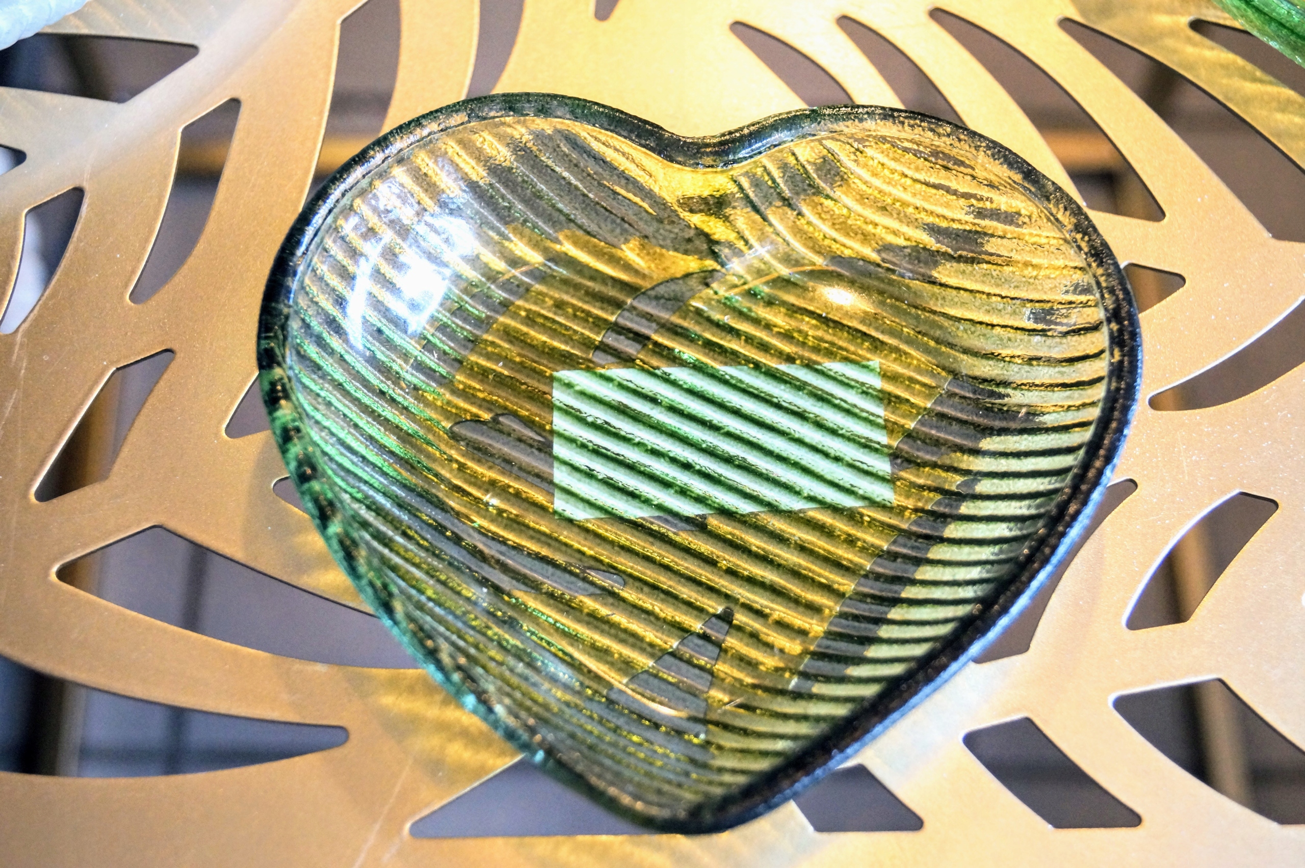 SZKLANY TALERZYK SERCE ZIELONY Marka inna