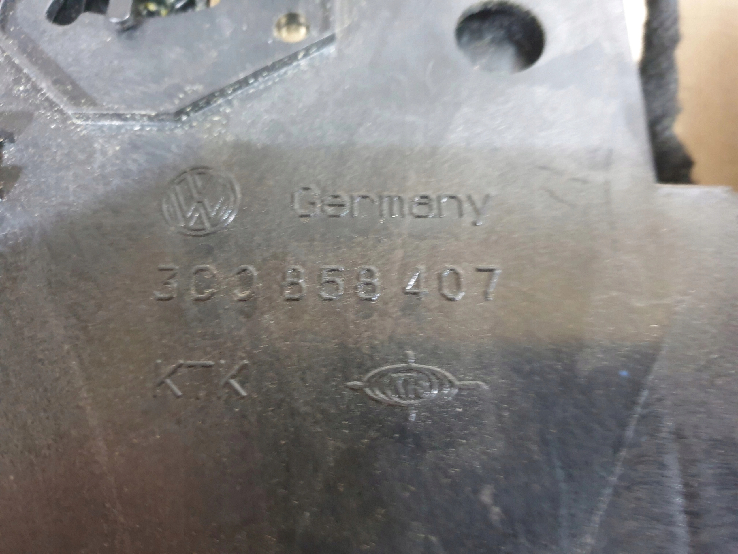 vw PASSAT B7 бардачок 3C0858407