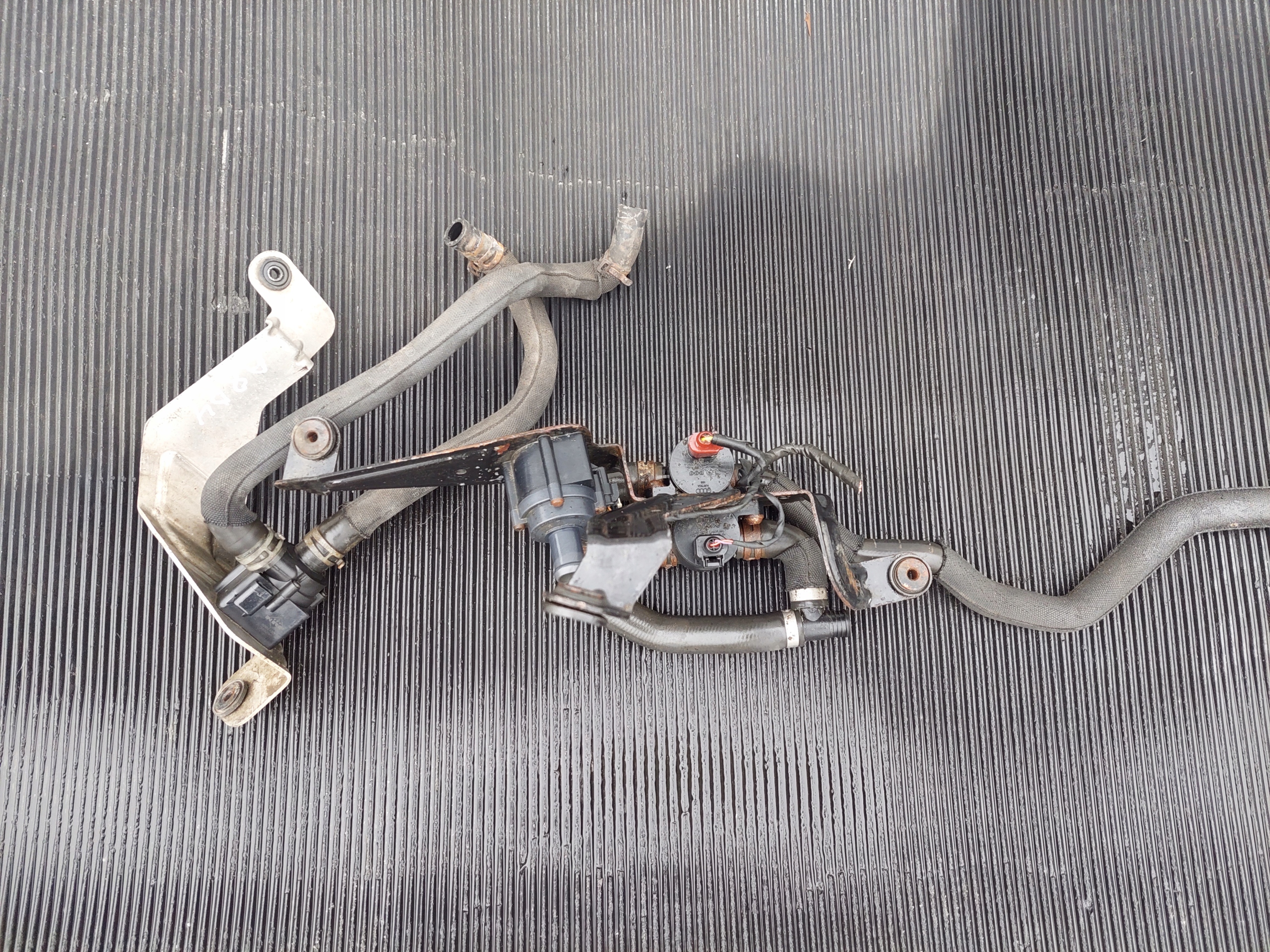 water pump holder KOMPLET AUDI A8 D4 4.2 TDI