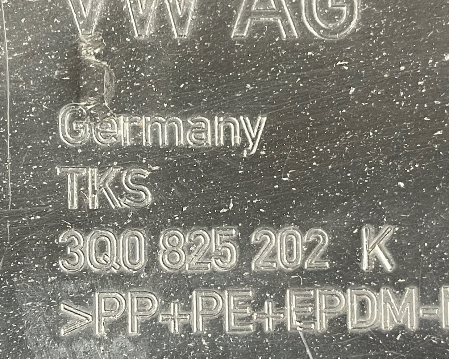 BLENDE ABDECKUNG UNTERFAHRSCHUTZ RECHTS VW PASSAT B8 3Q0825202K