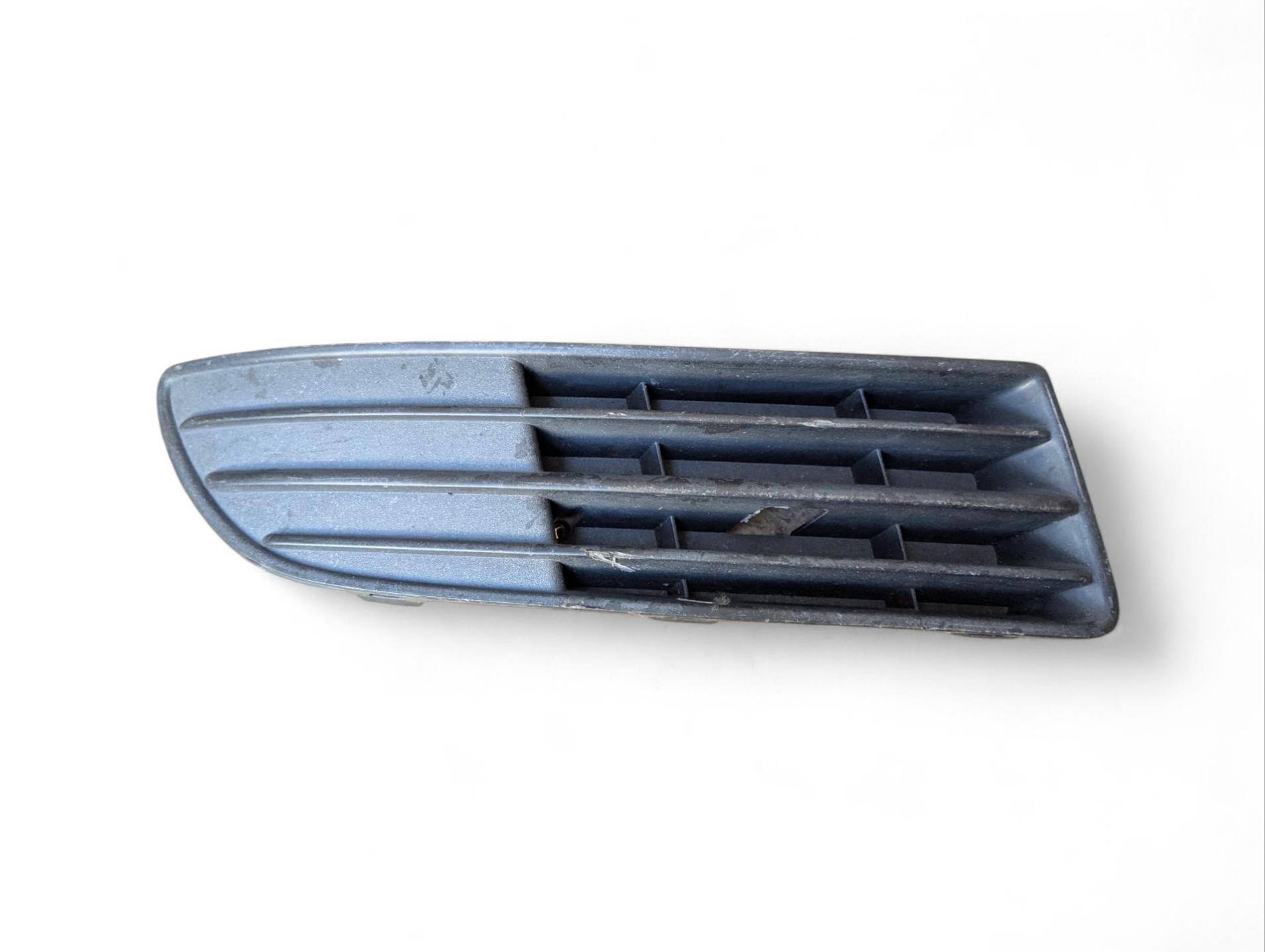 side grid of a bumper right side Volkswagen Polo 4 facelift 2006