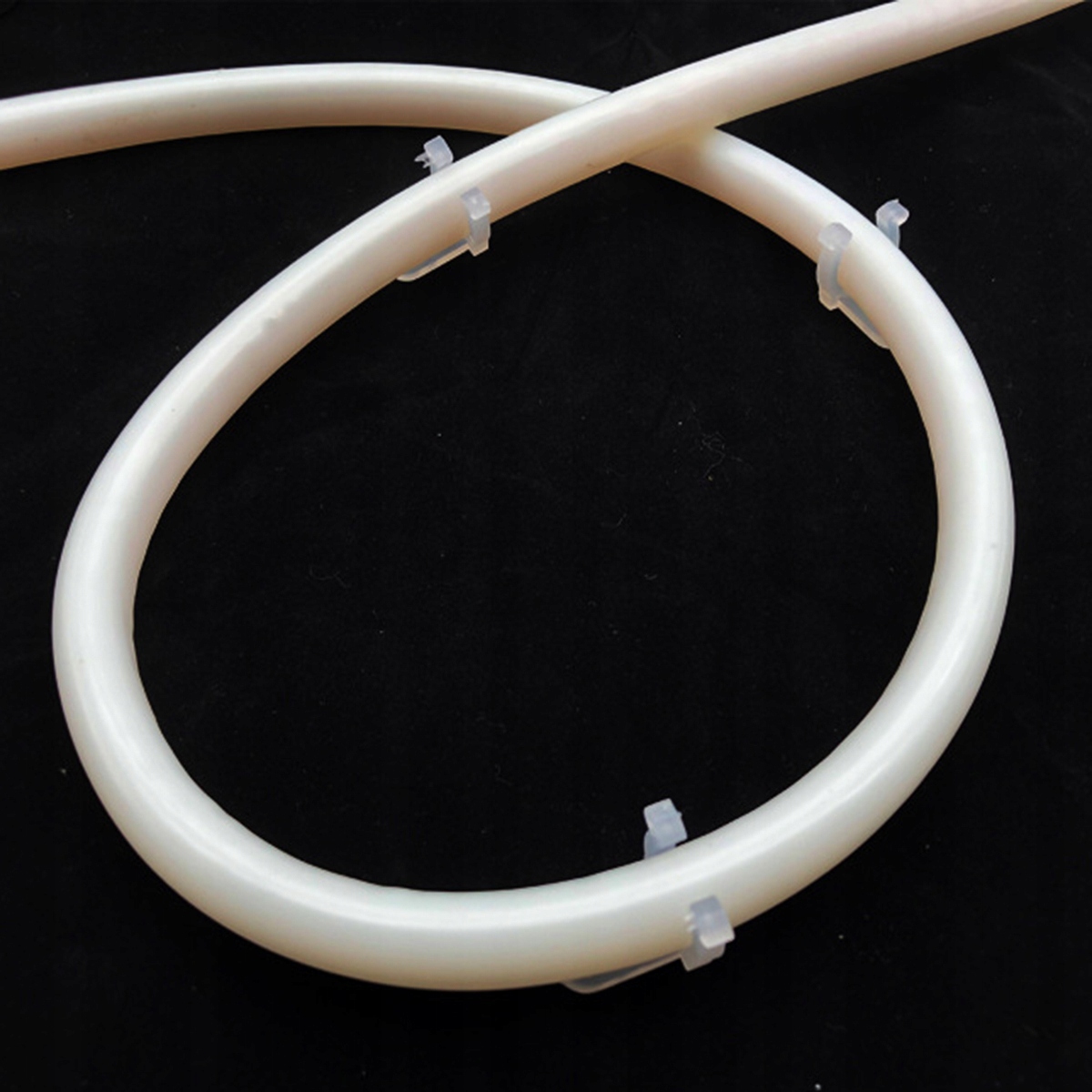 LAMPY LINOWE DO ZEWNĘTRZNEGO UCHWYTU LED KLAMRA Liczba elementów w zestawie 0 szt.