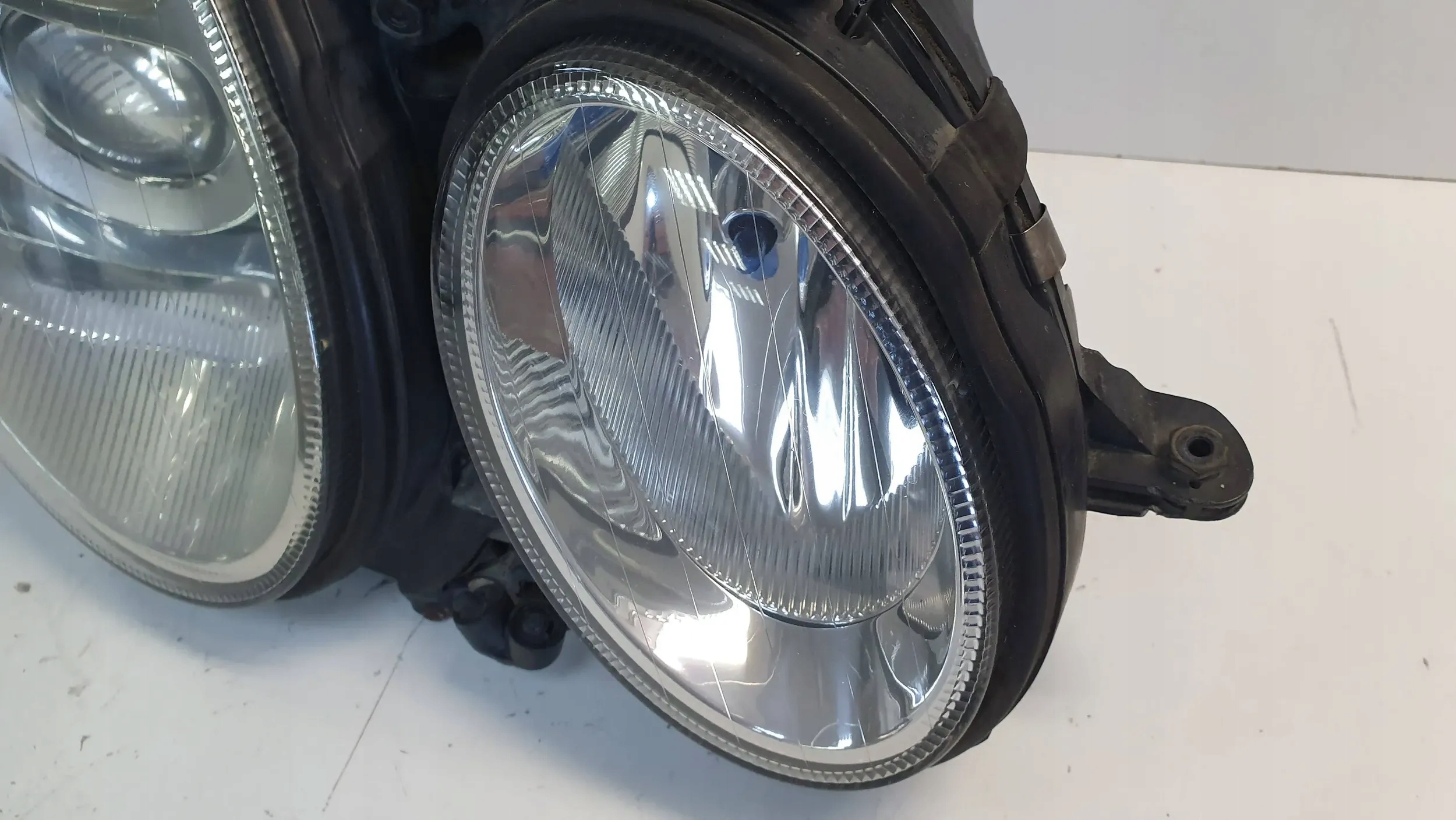 light xenon right Mercedes E Klasa W211 02