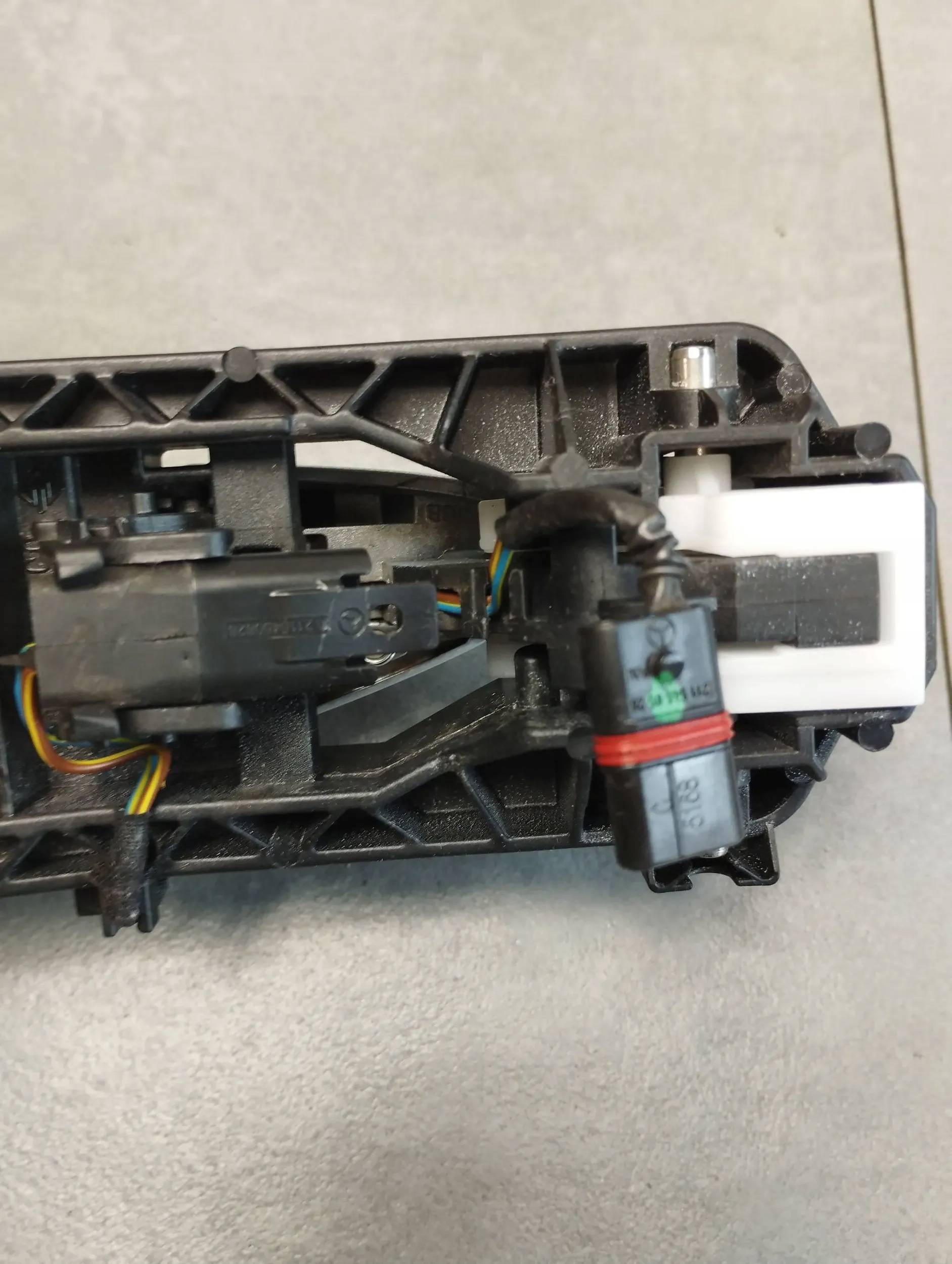 Mercedes-Benz CLS C218 handle right front KEYLESS A2047602634 775 UK