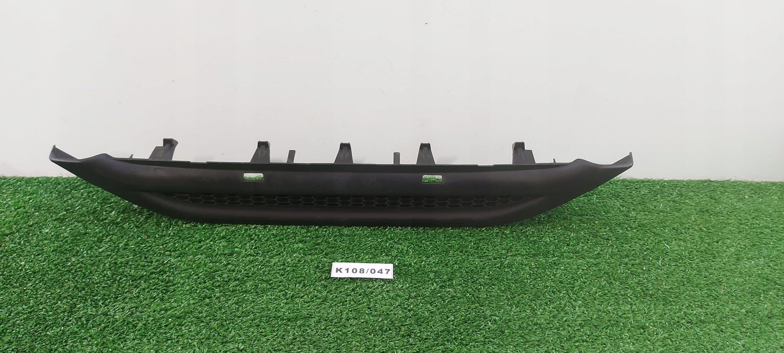 PEUGEOT 208 grid of a bumper front central grill