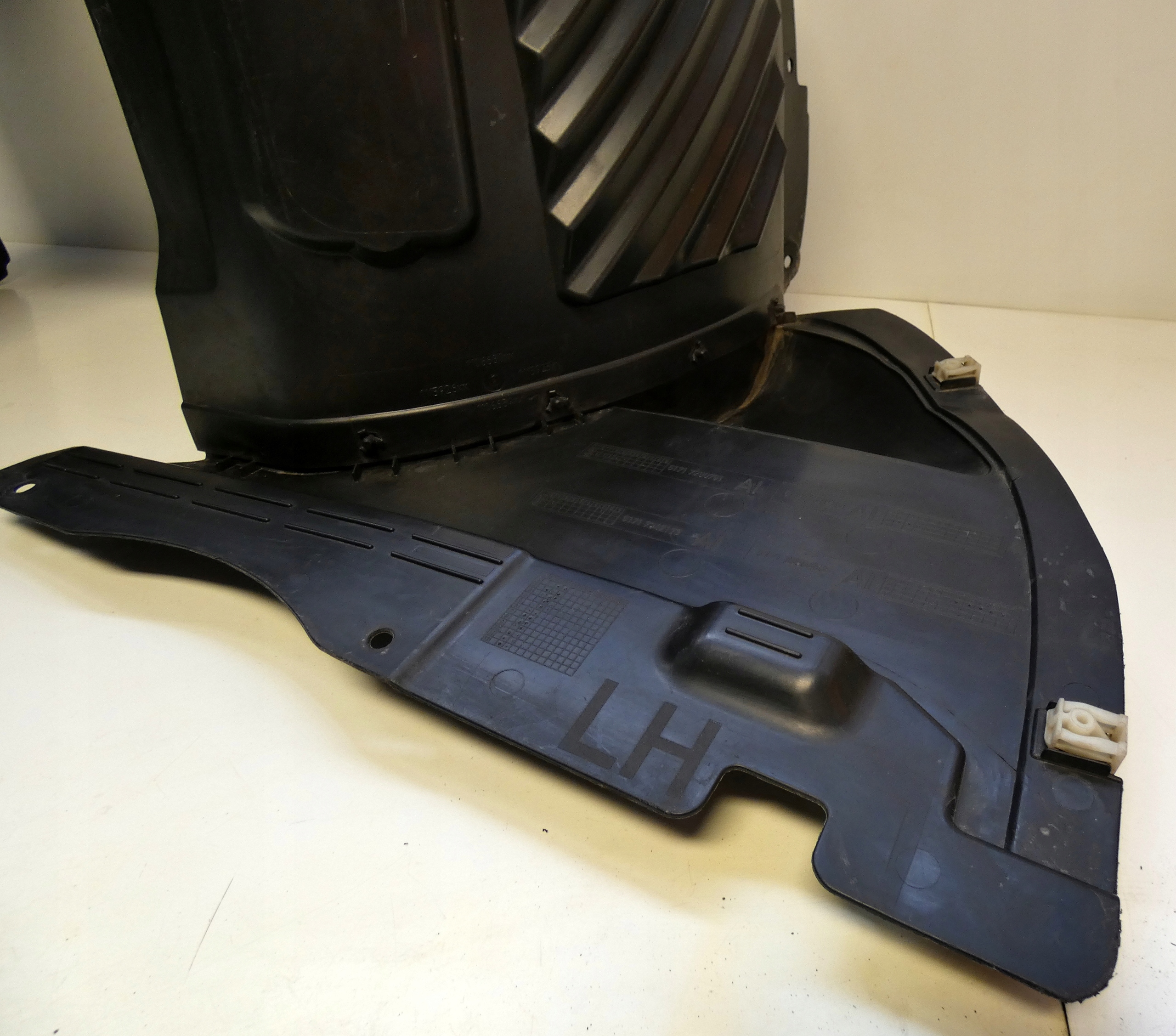 BMW 2 F45 F46 2018- 748506 mudguard front left front