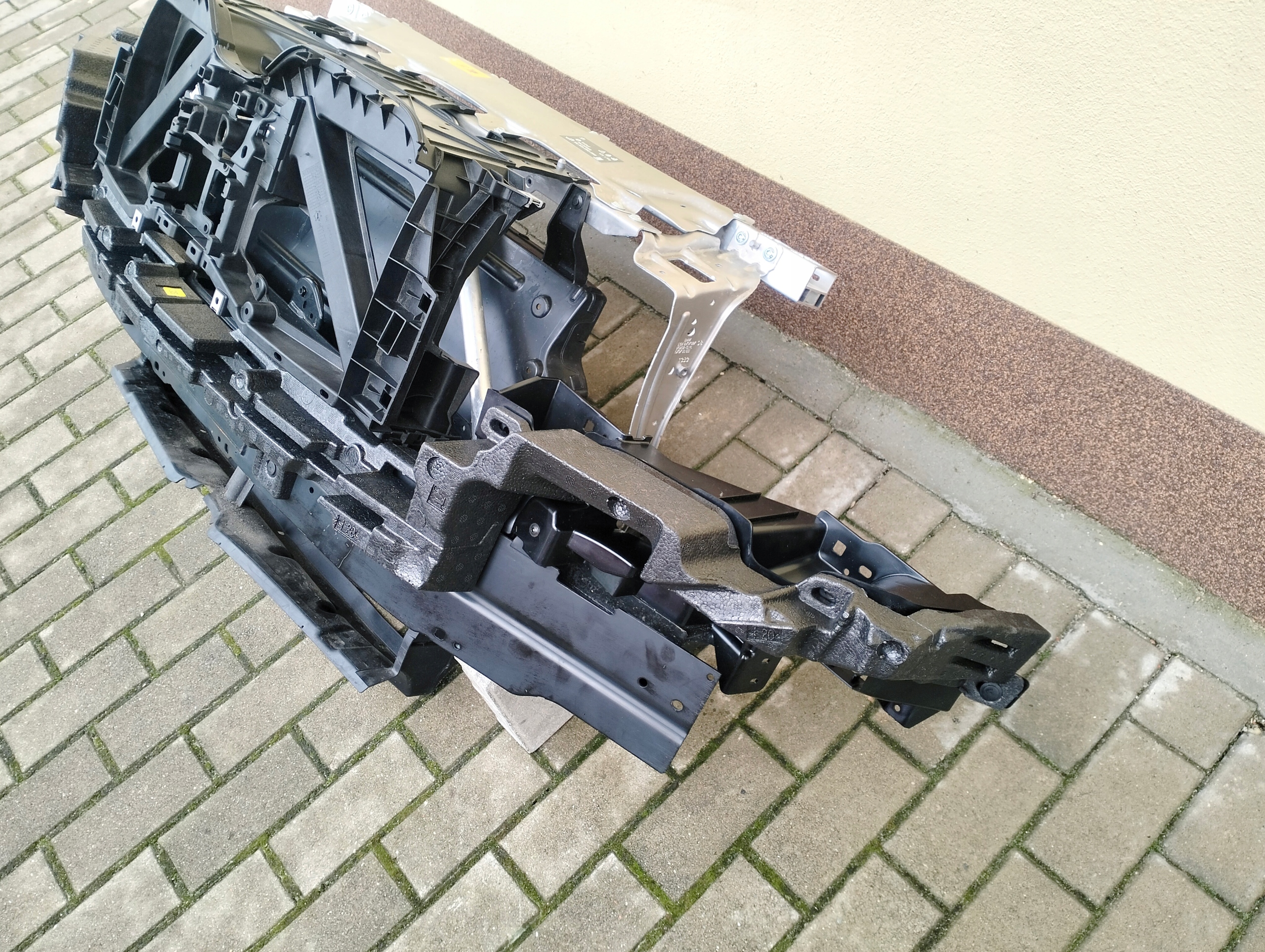 PAS PRZEDNI WZMOCNIENIE BELKA BMW IX I20 Producent części BMW OE