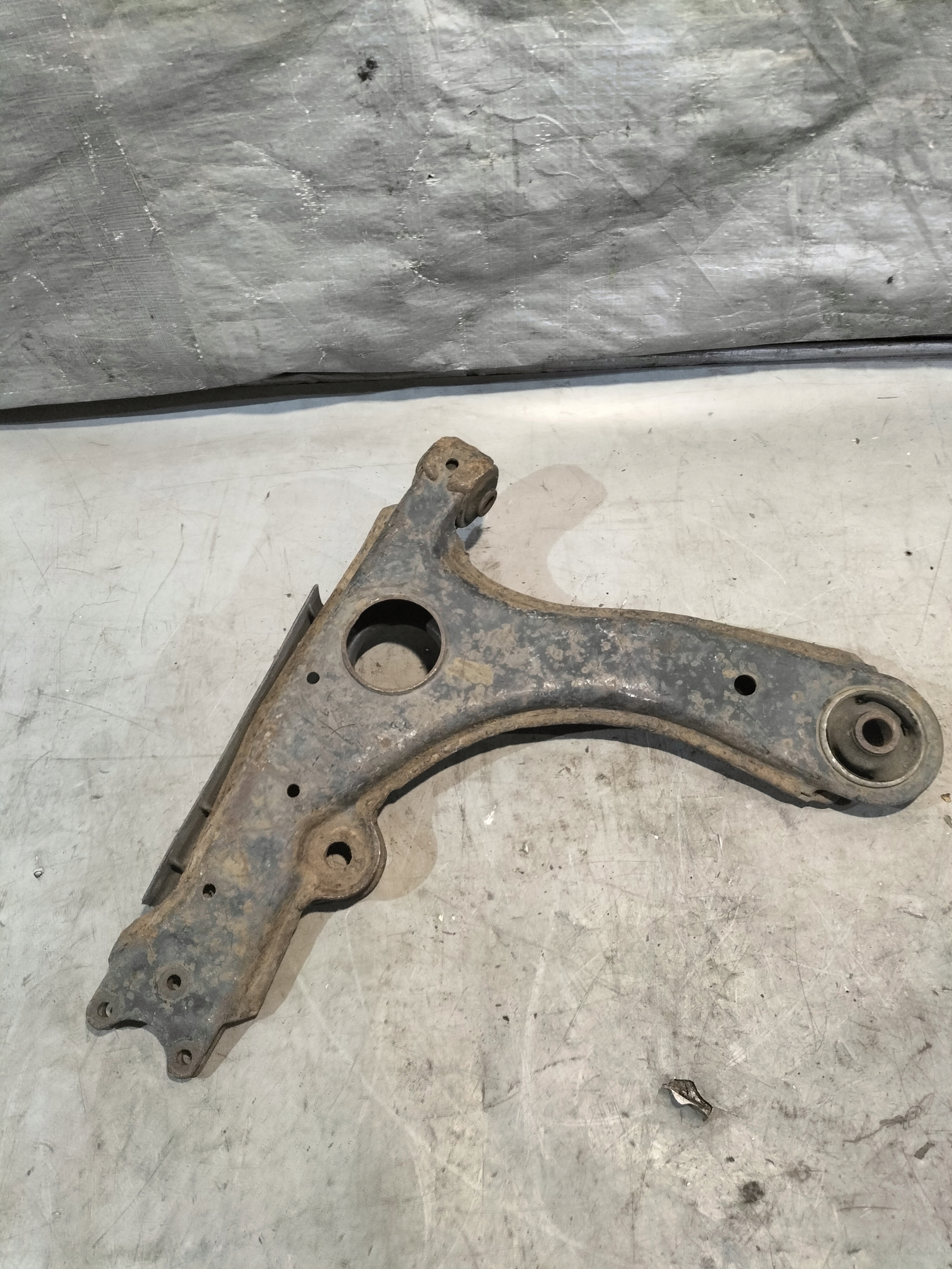 arm front right VW VOLKSWAGEN PASSAT B4