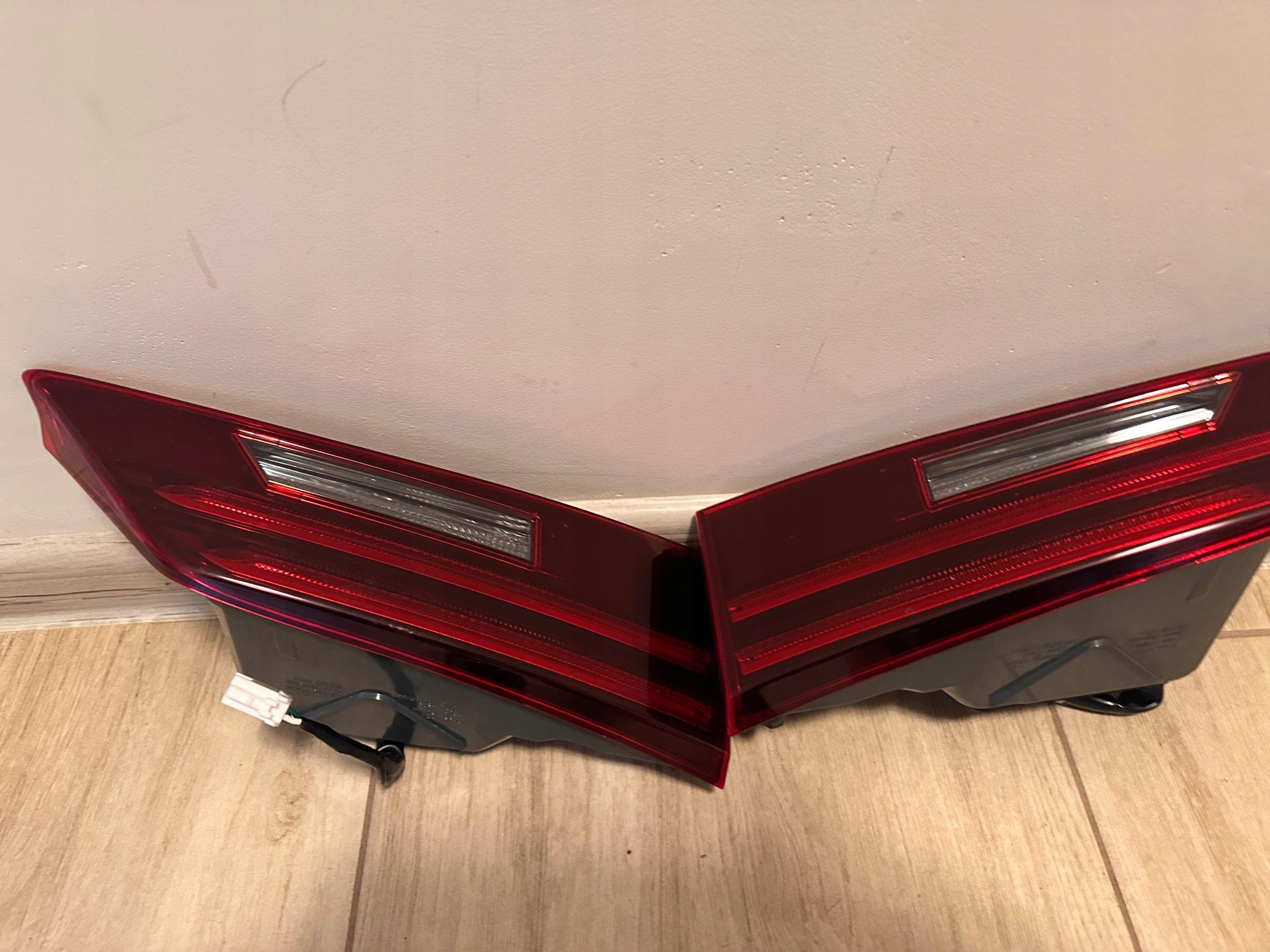 Lexus IS III фара зад. лева фары