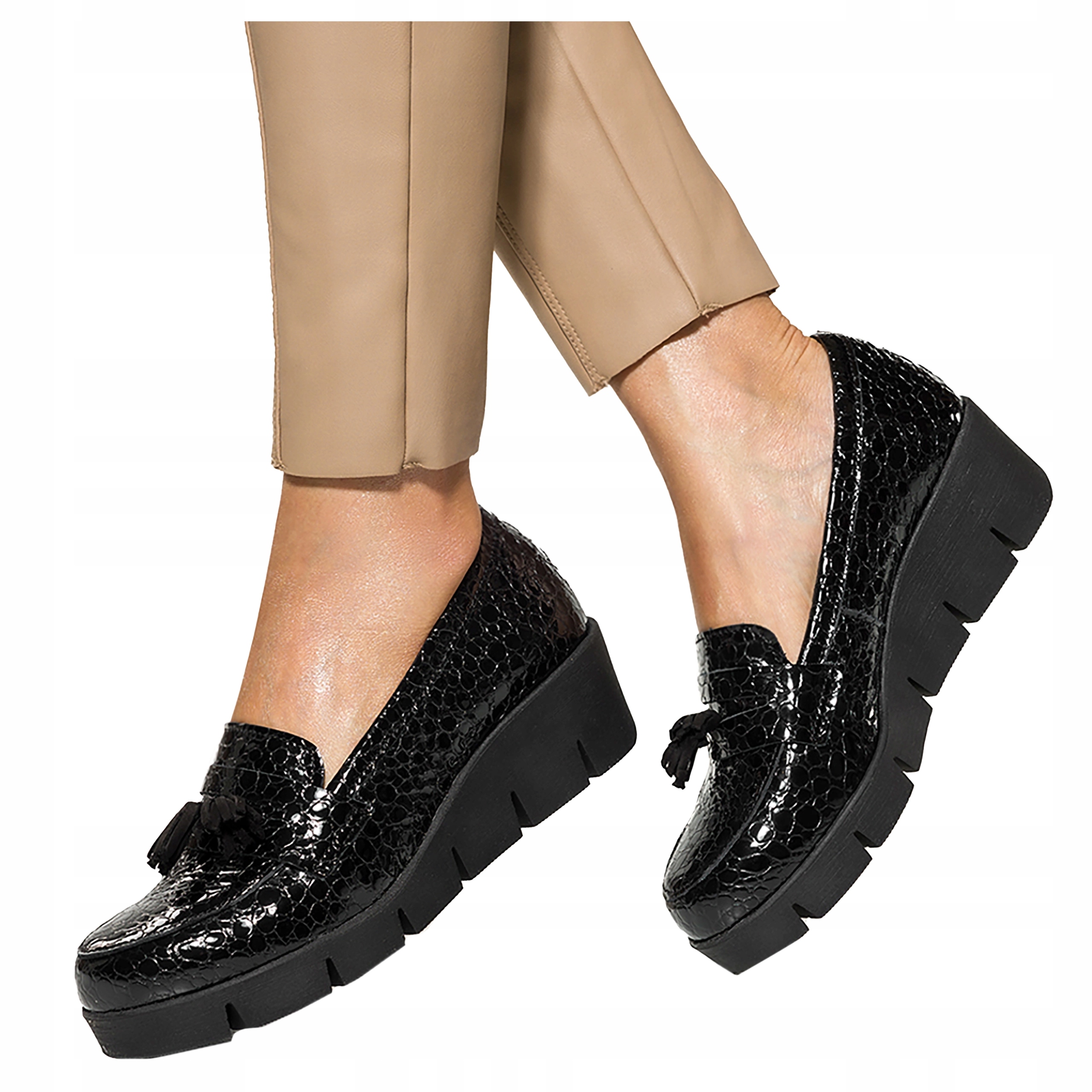 Černé kožené lakované Mokasíny Módní ozdobné chvojí na klínku, velikost 40