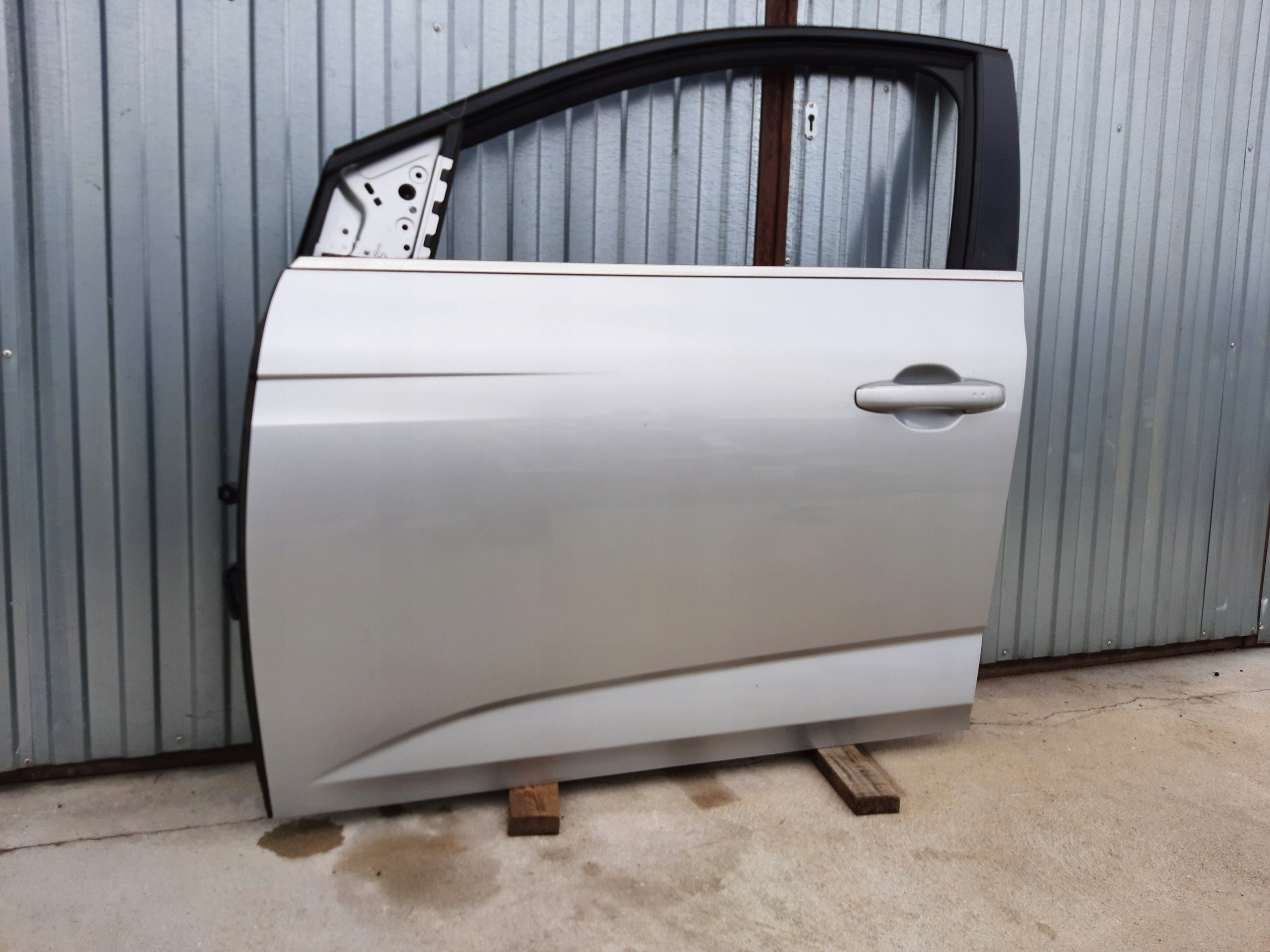 RENAULT MEGANE IV DRZWI LEWE PRZEDNIE LEWY PRZÓD TED69 Producent części Renault OE