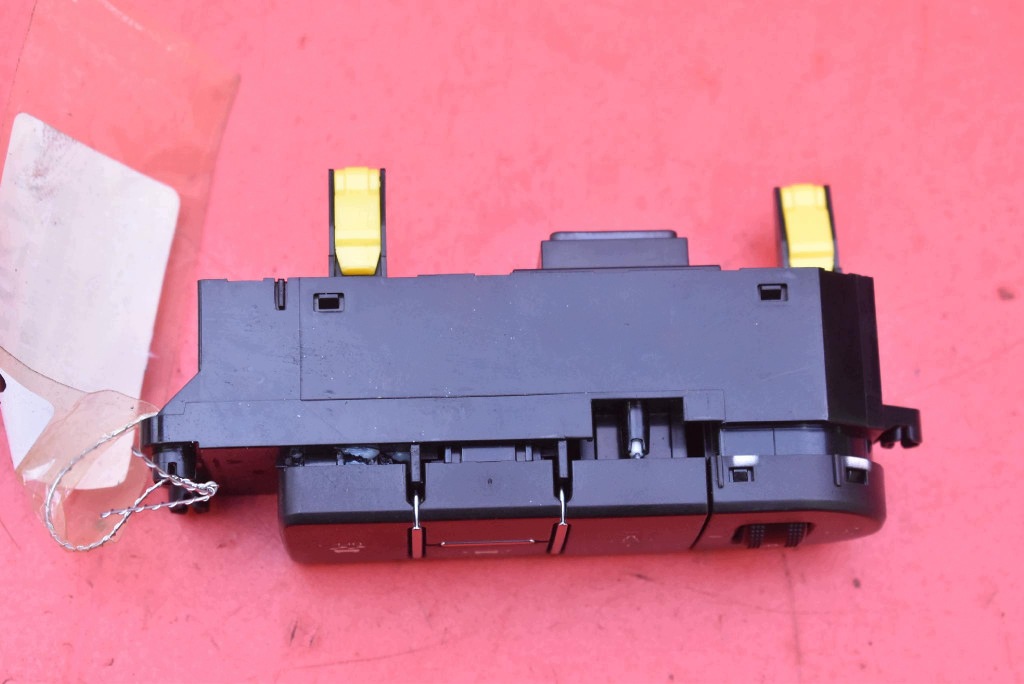 interruttore PANEL KONTROLI TRAKCJI luci 93700-J7030 KIA CEED 3 III 18-20