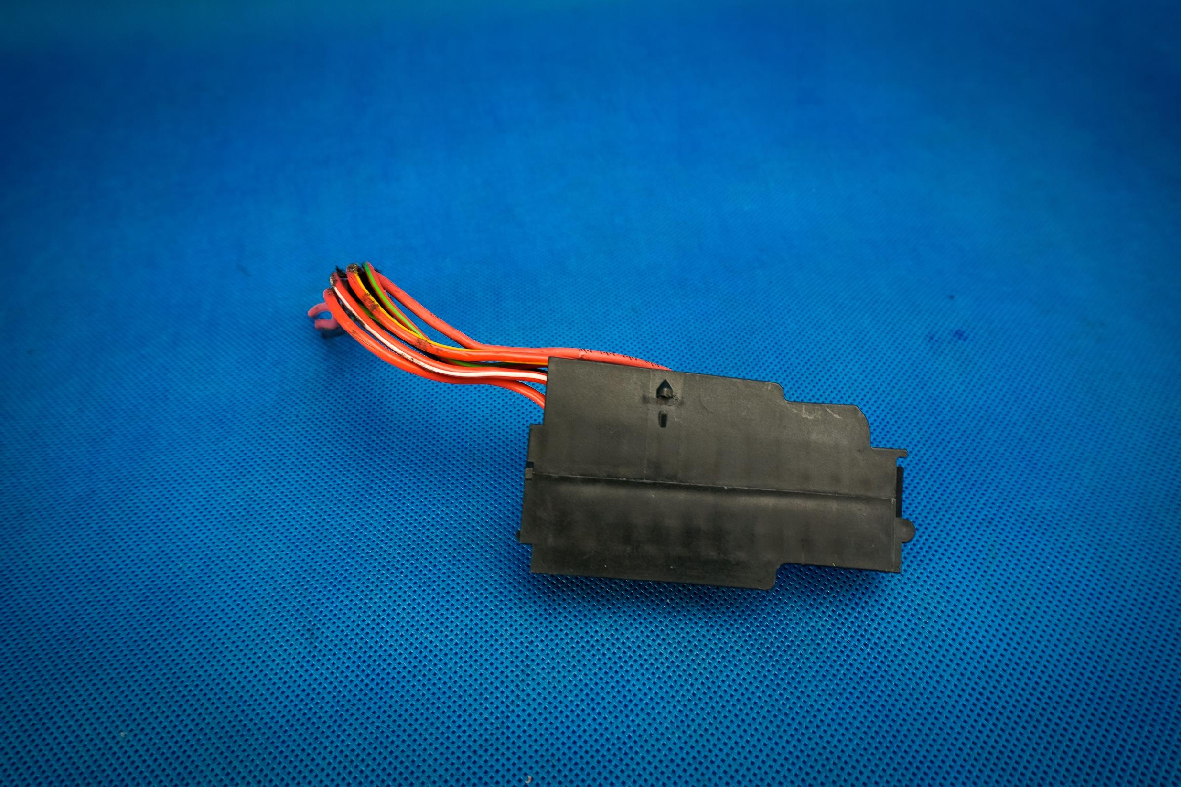 Halter der Sicherungen Audi VW Seat 4F1941824