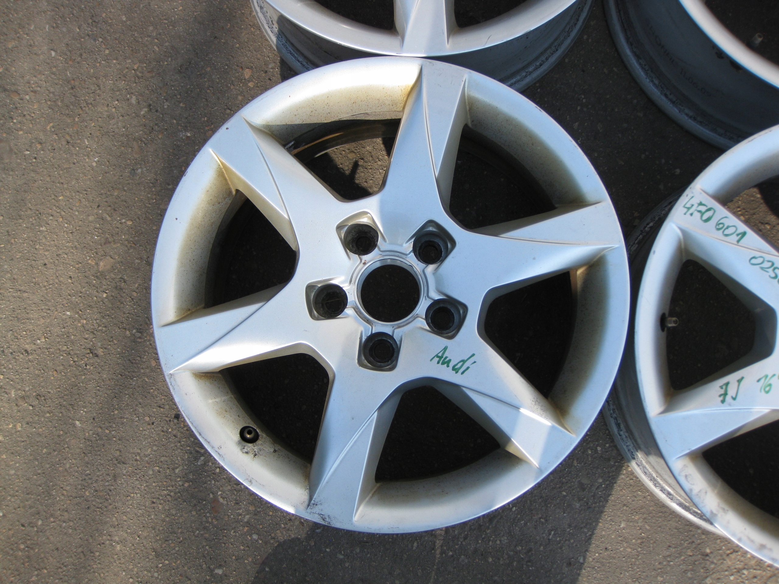 AUDI discs aluminium 16" ET 35 KOMPLET nice 4F0601025CM