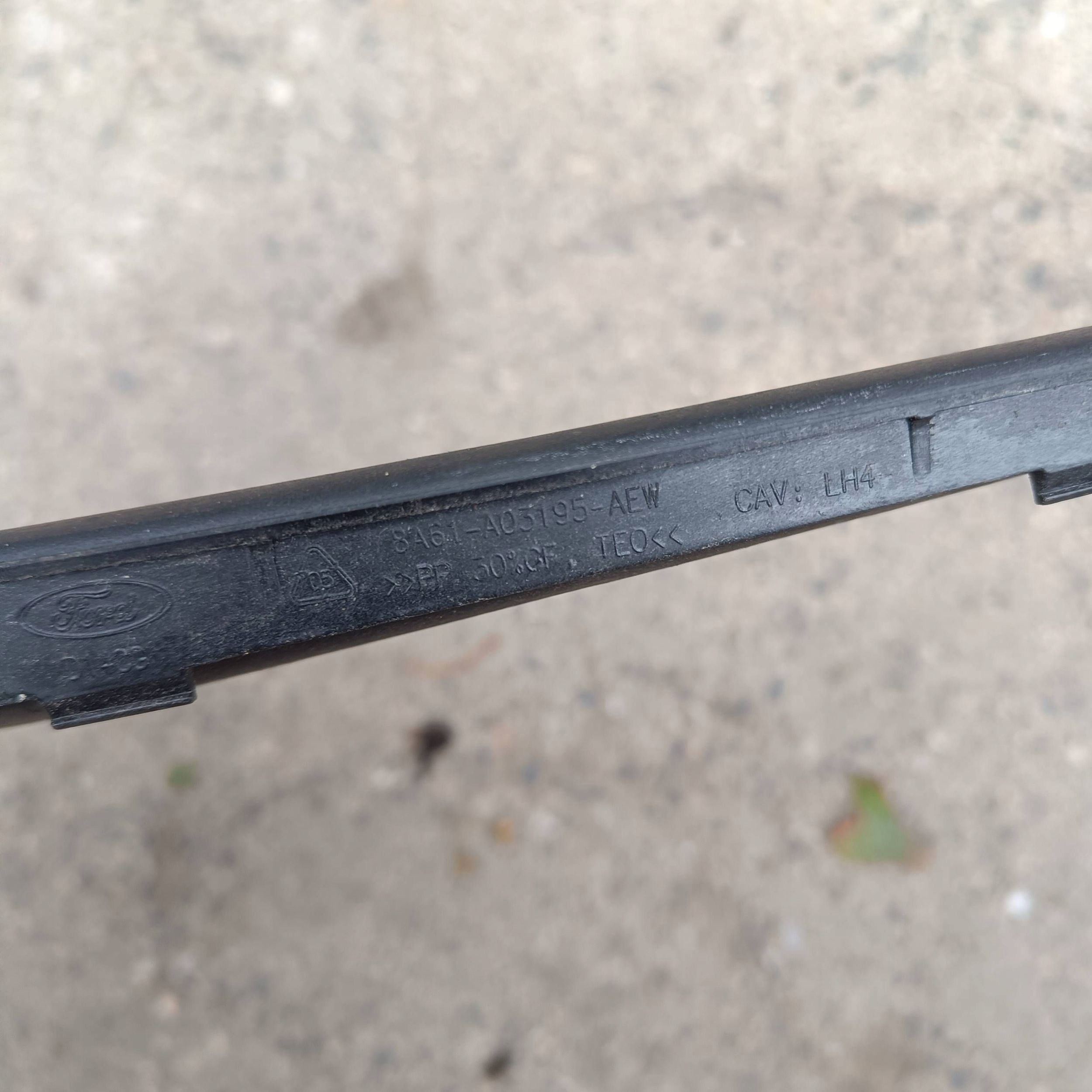 Ford Fiesta MK7 2013 front side left moulding windows czolowej