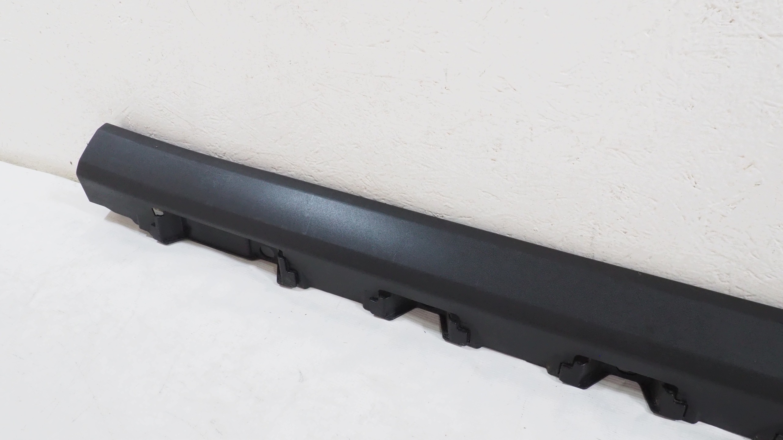 Suzuki Ignis III moulding threshold left 77241-62R1