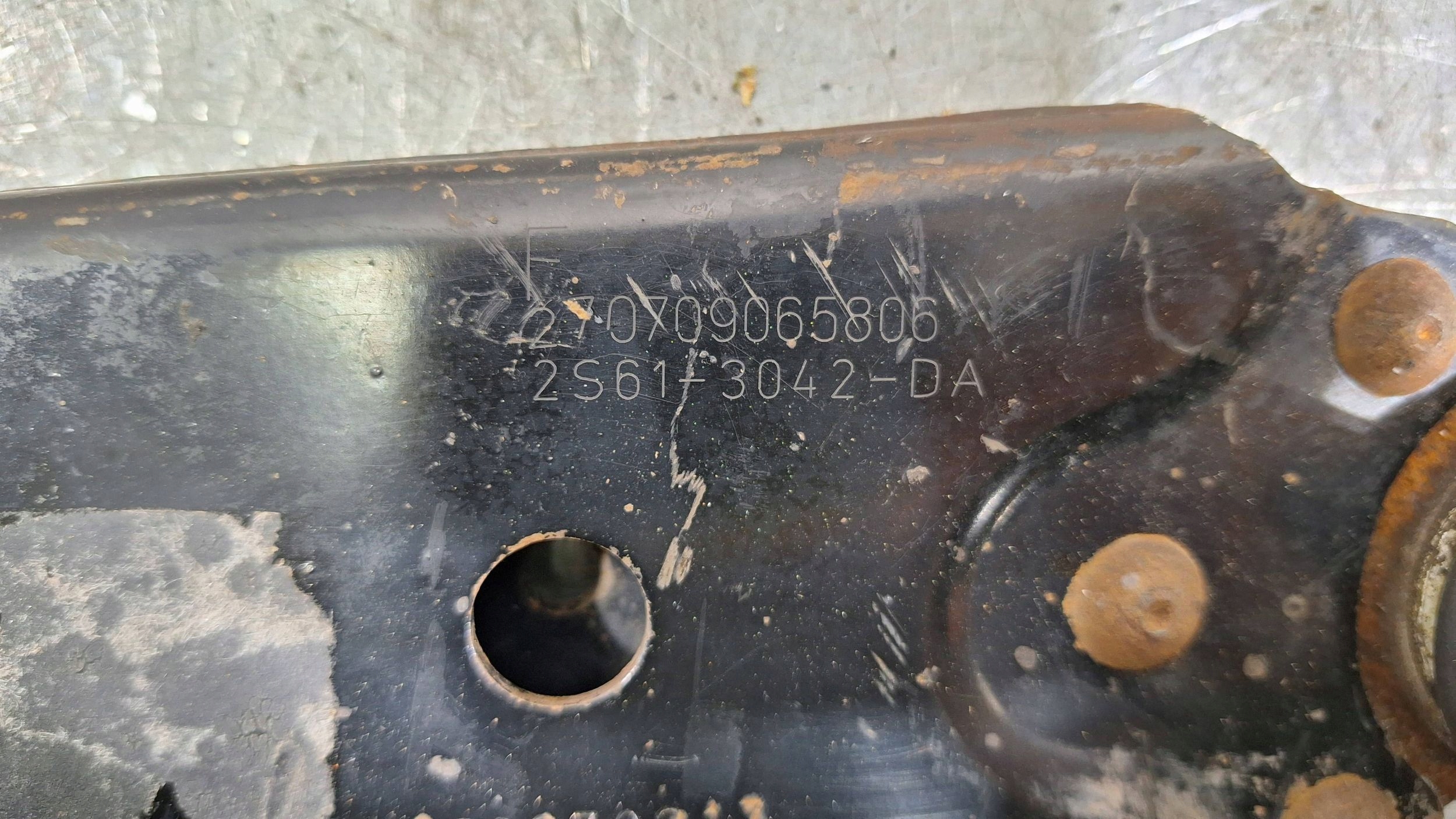arm right front 2S61-3042-DA FORD FIESTA FUSION MK6