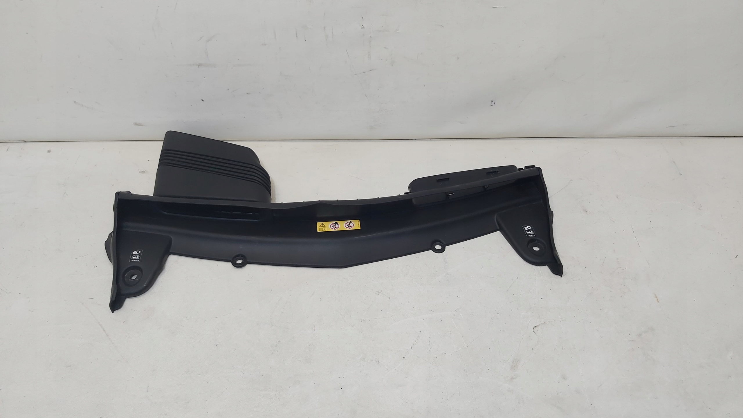 A2135006800 - ВОЗДУХОЗАБОРНИК MERCEDES E-CLASS A 213