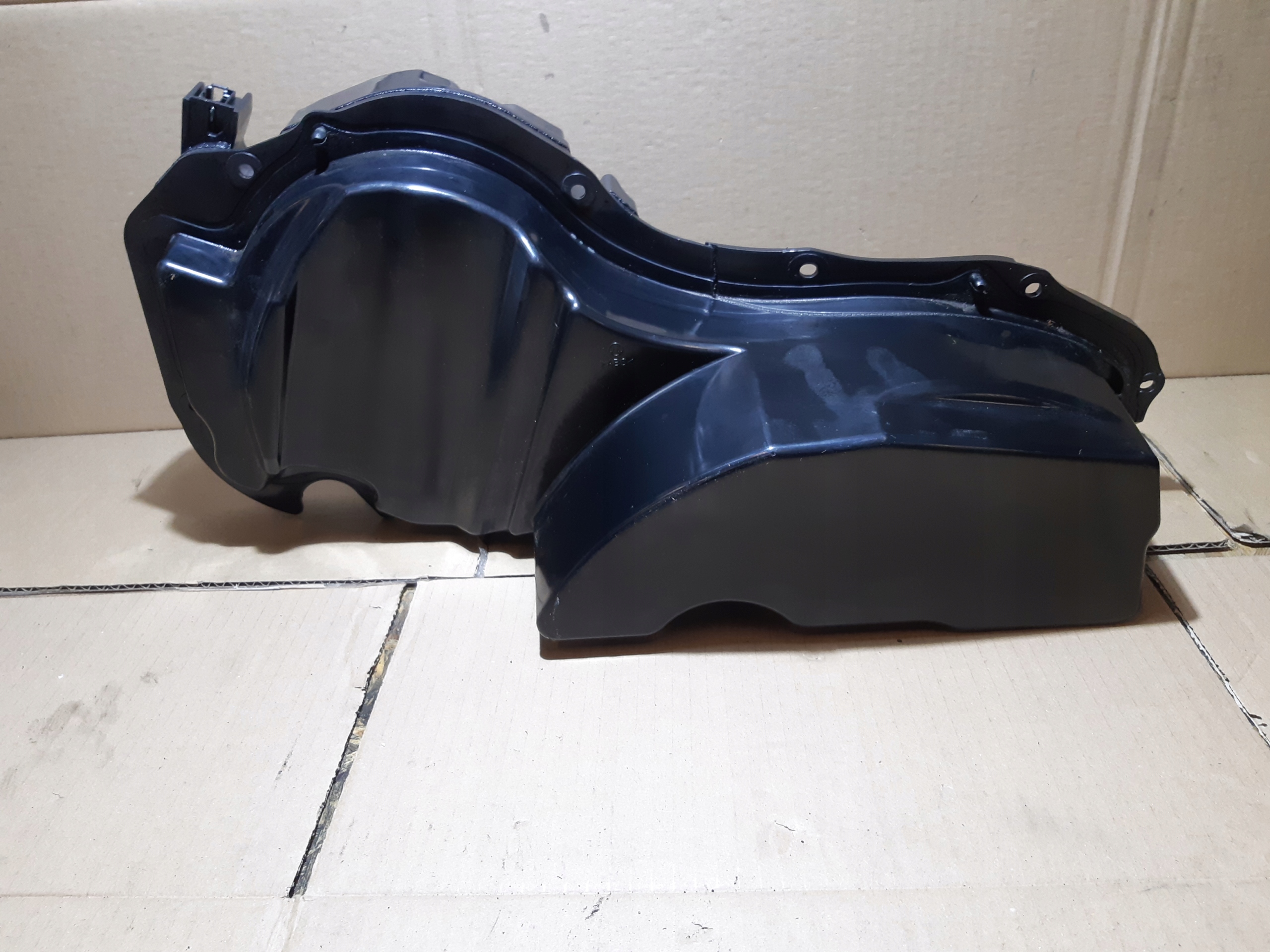 AUDI A6 A7 C7 obal repráku SUBWOOFERA BOSE levý předek 4G8035297A