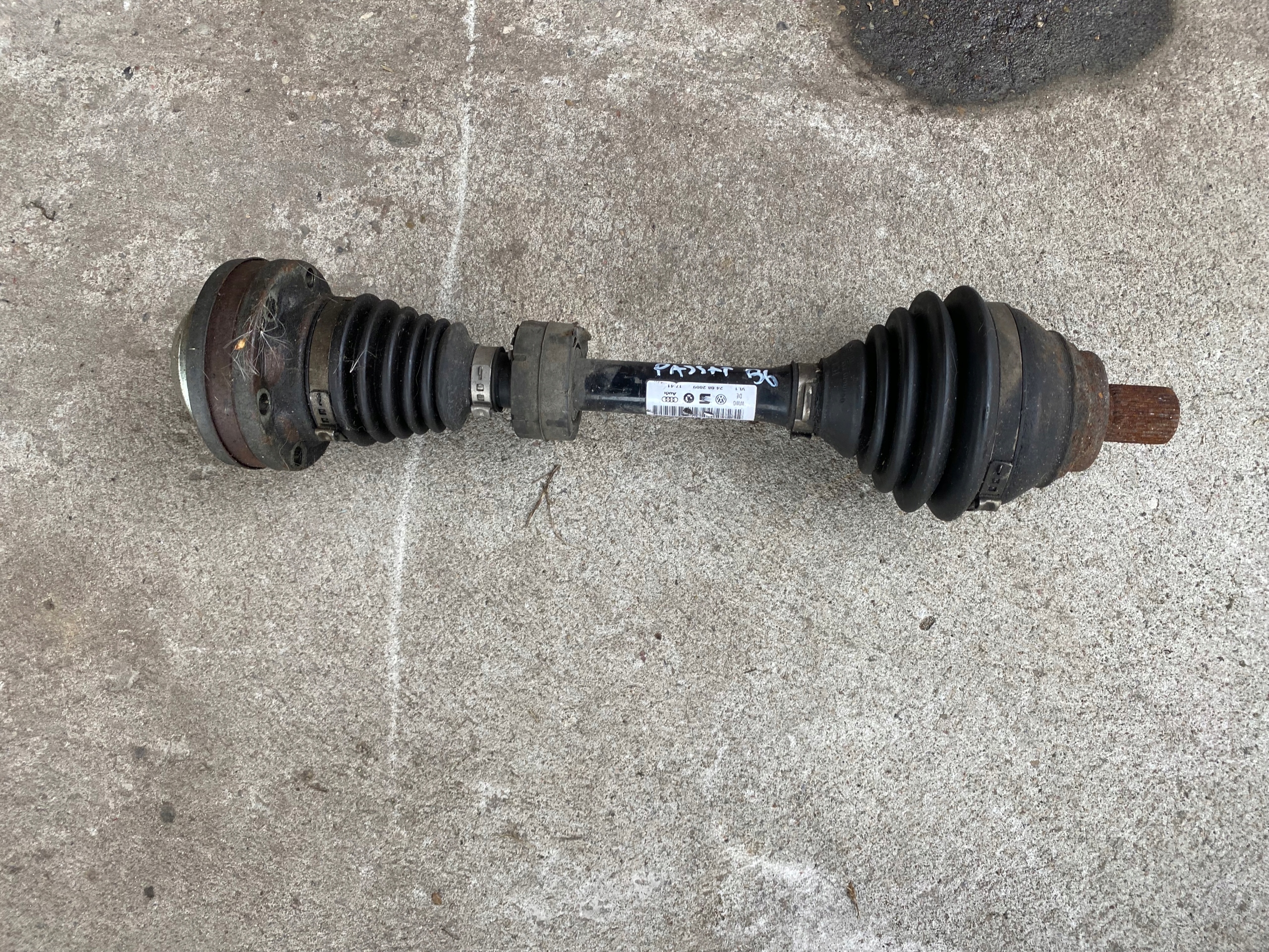 Половина осі ліва VW PASSAT B6 1ko407271kh