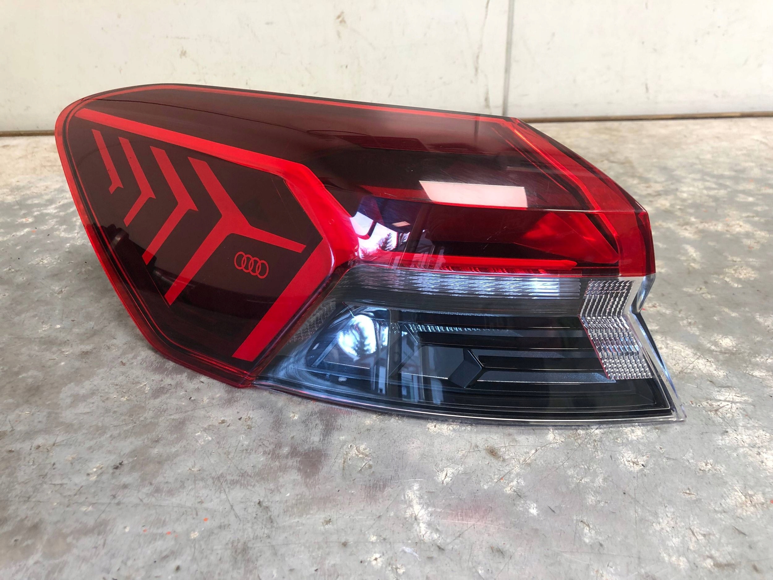 light left rear part AUDI Q4 E-TRON 89A945069