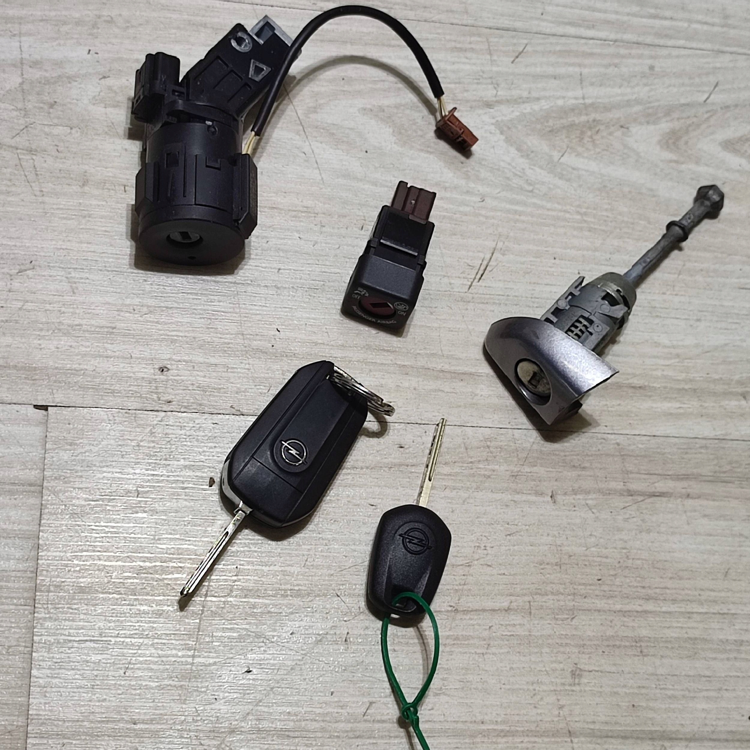 ignition Opel Corsa F 9817859680