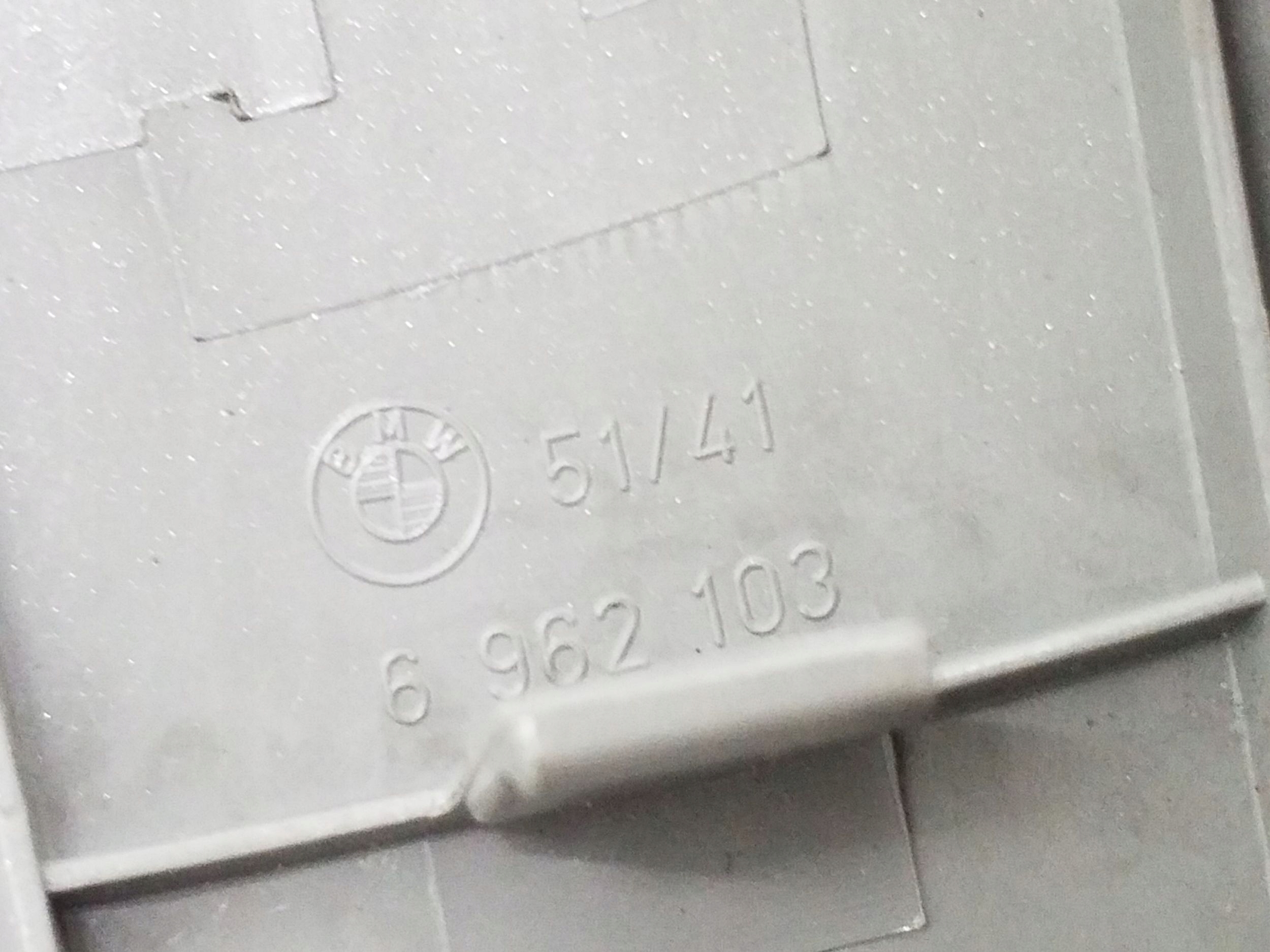 декор пластик внутренняя левая BMW E81 E82 E88 6962103