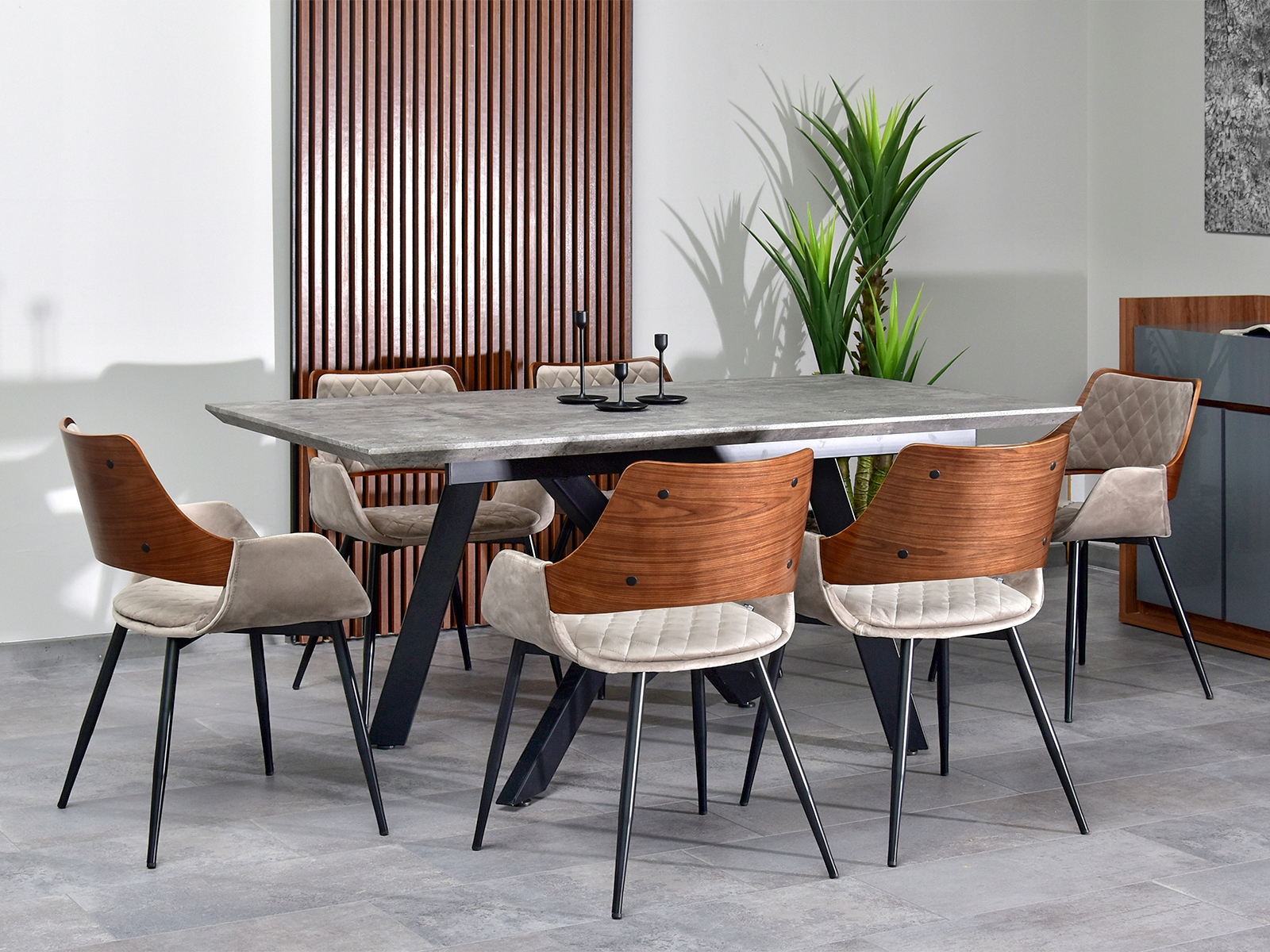 KRZESŁO BEŻOWE Z DREWNA GIĘTEGO ORZECH MORGAN NA METALOWYCH NOGACH Marka Mebel-Partner