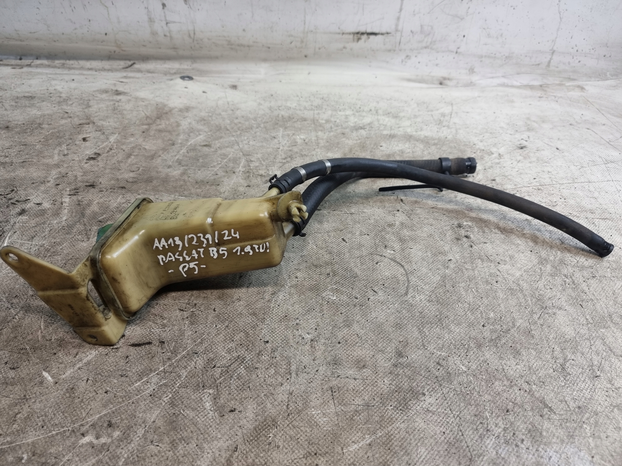 serbatoio LIQUIDO DO SERVOSTERZO OE 8D0422373C VW PASSAT B5 1.9 TDI 00r