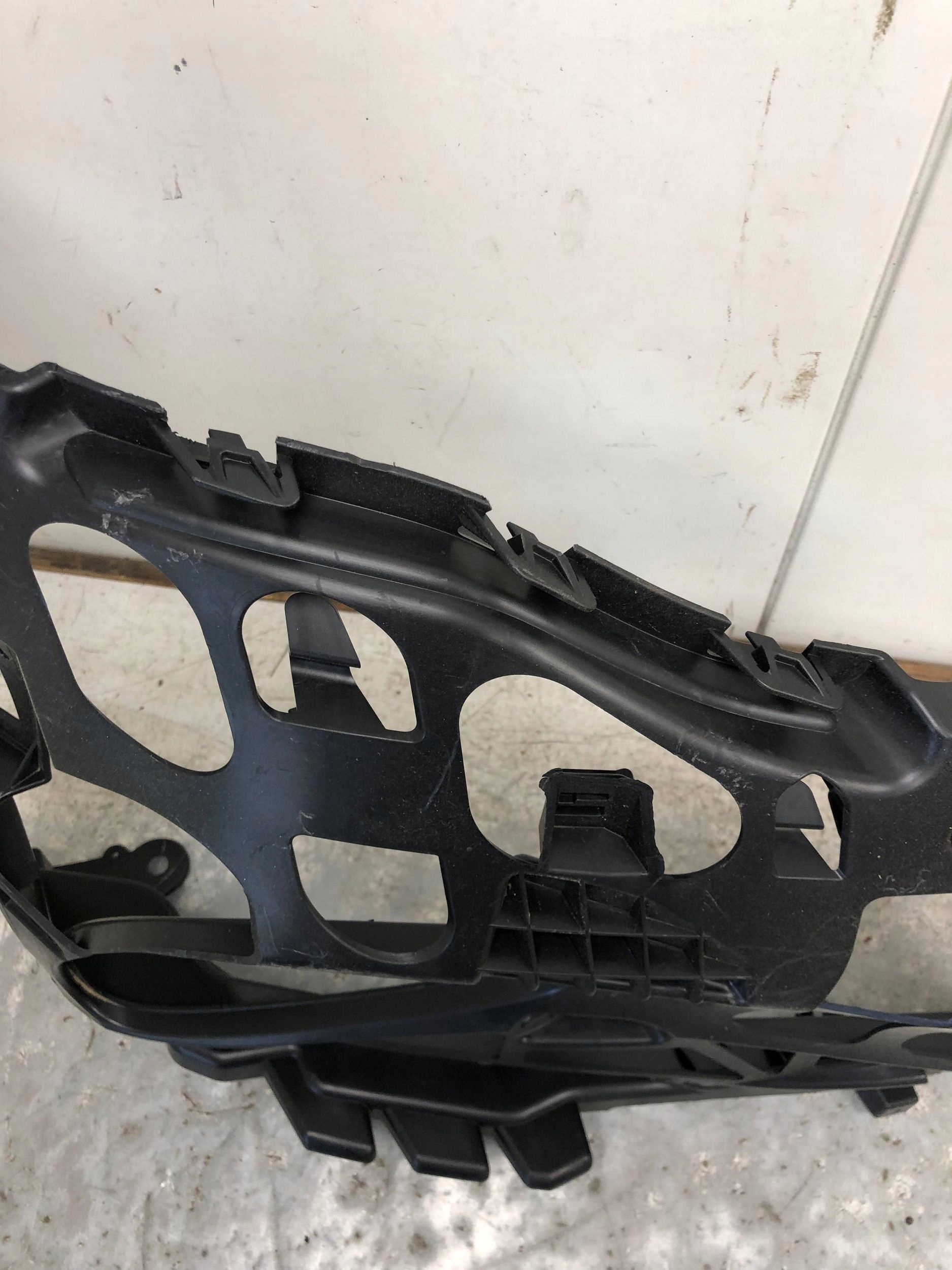 bumper bracket right front MERCEDES GT W214 A2148850500