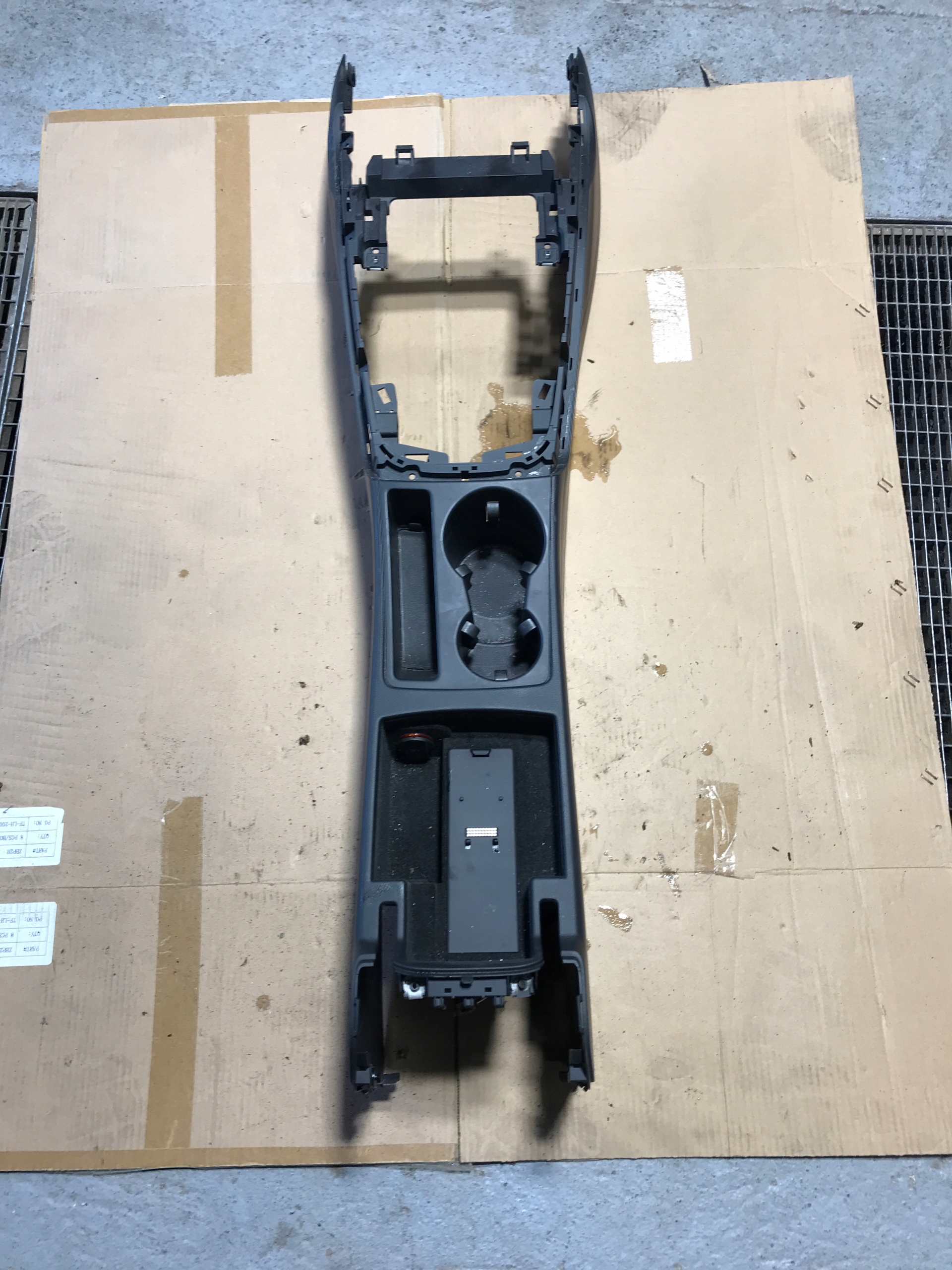 TUNEL mitte AUDI A4 B8 8K0863244A