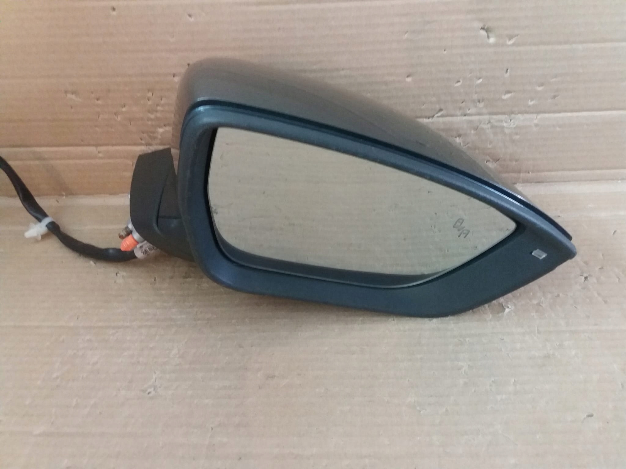 SEAT ATECA PRAWE SKŁADANE ASYSTENT (9+2) 11 PIN EU Strona zabudowy prawa