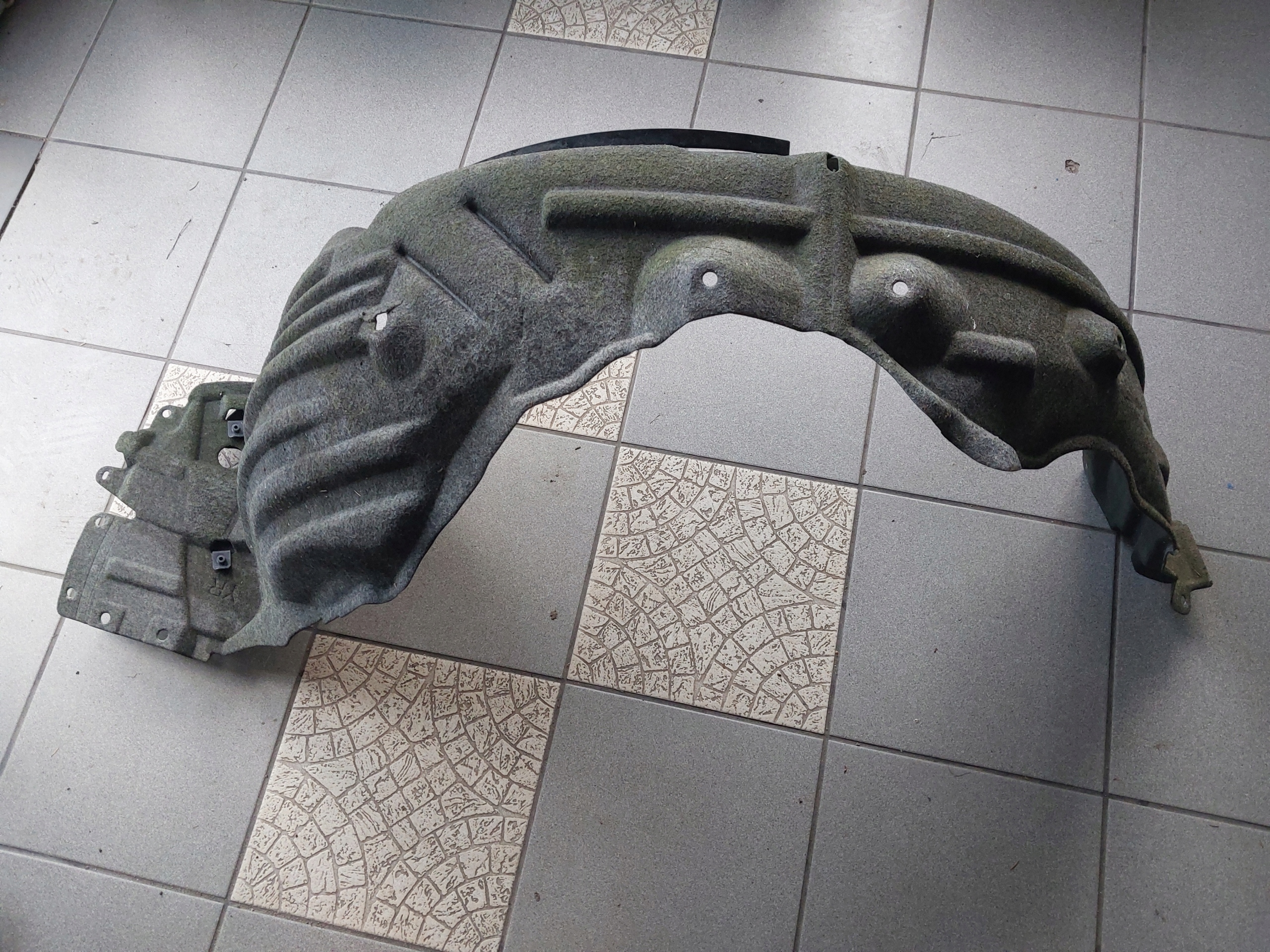 Toyota Yaris IV P21 GR nadkole prawy przód przednie 20-22 53875-52540