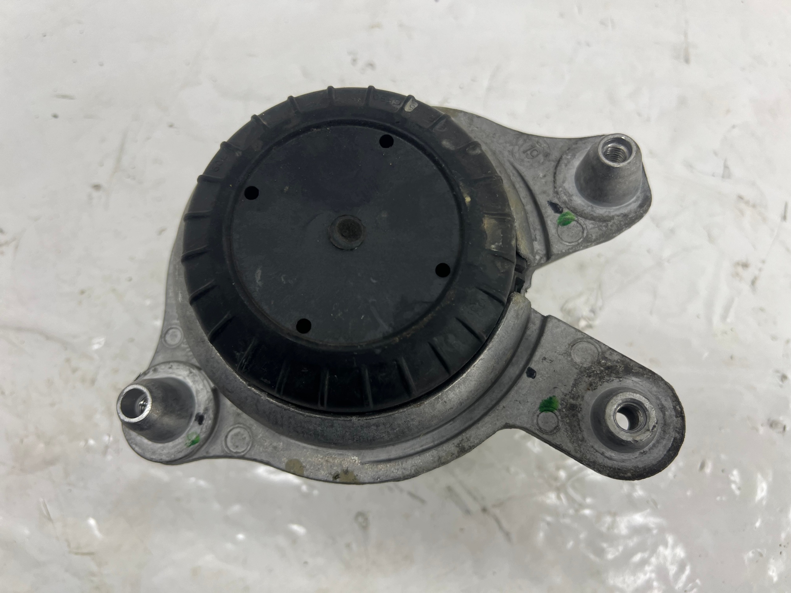 holder engine mount left MERCEDES C-KLASA W205 1.6 CGI A2052400200