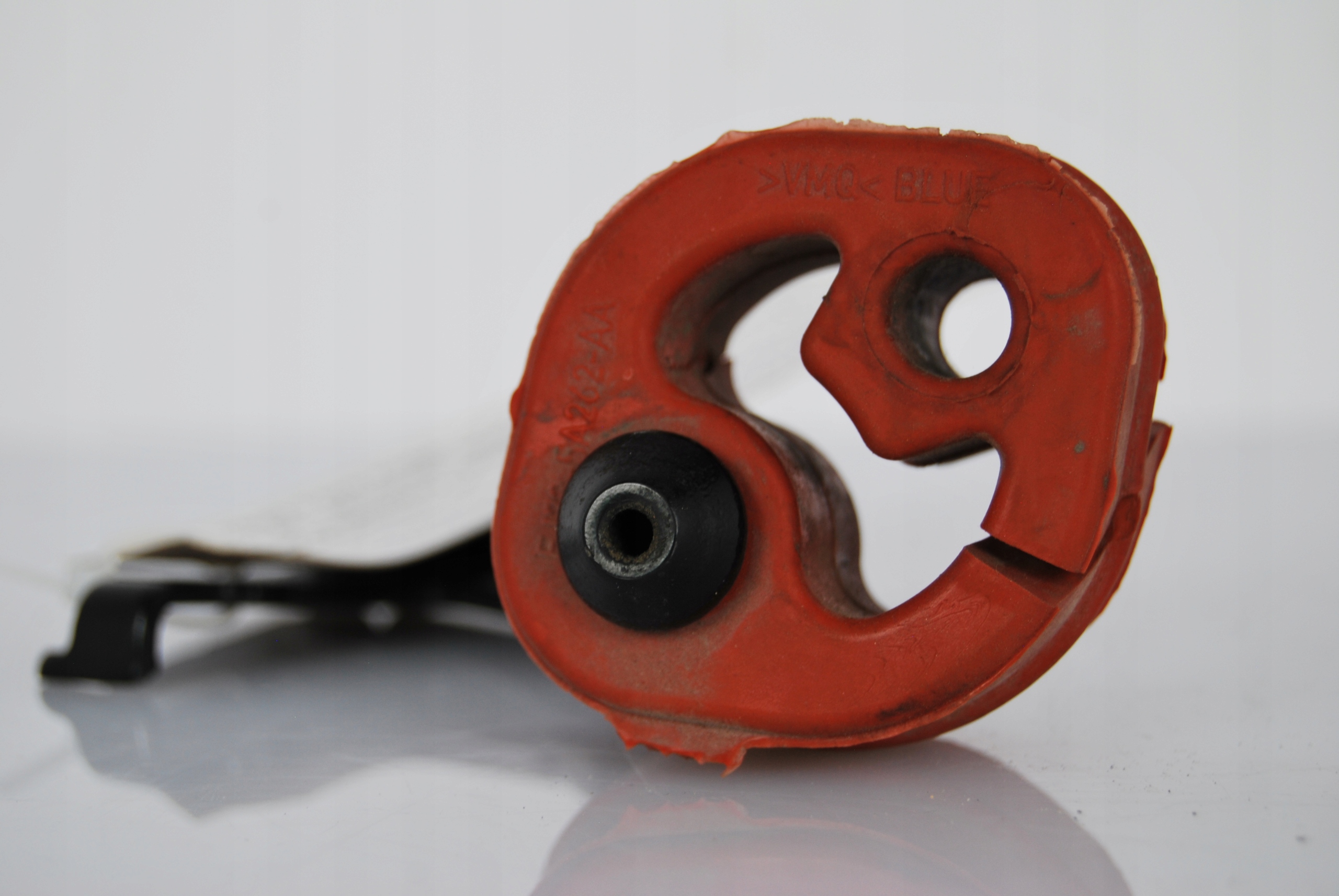Support tlumika Poignée Pneus Ford Kuga MK3 2020+