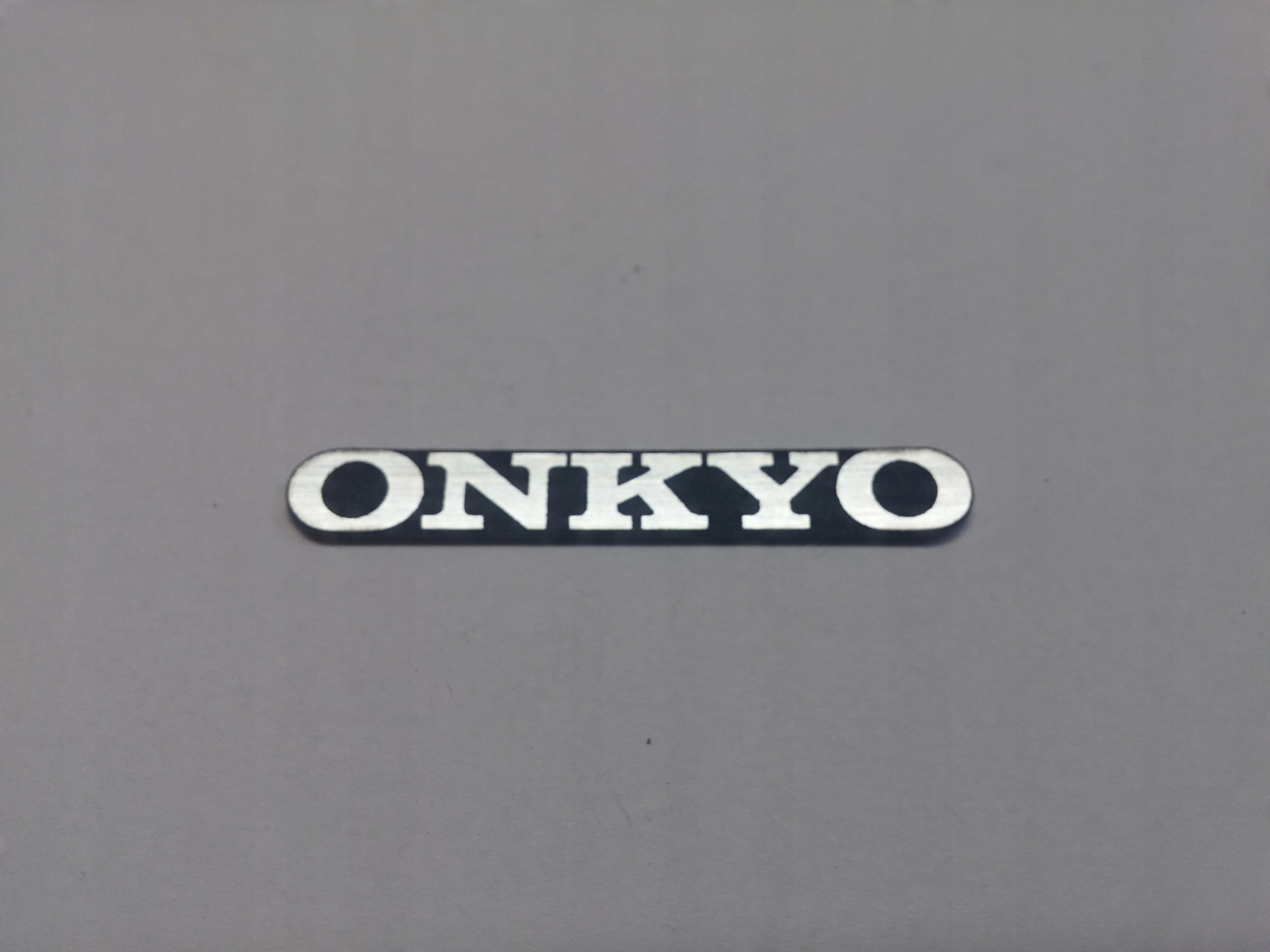 

Onkyo naklejka emblemat 42 x 6 mm * Srebrna